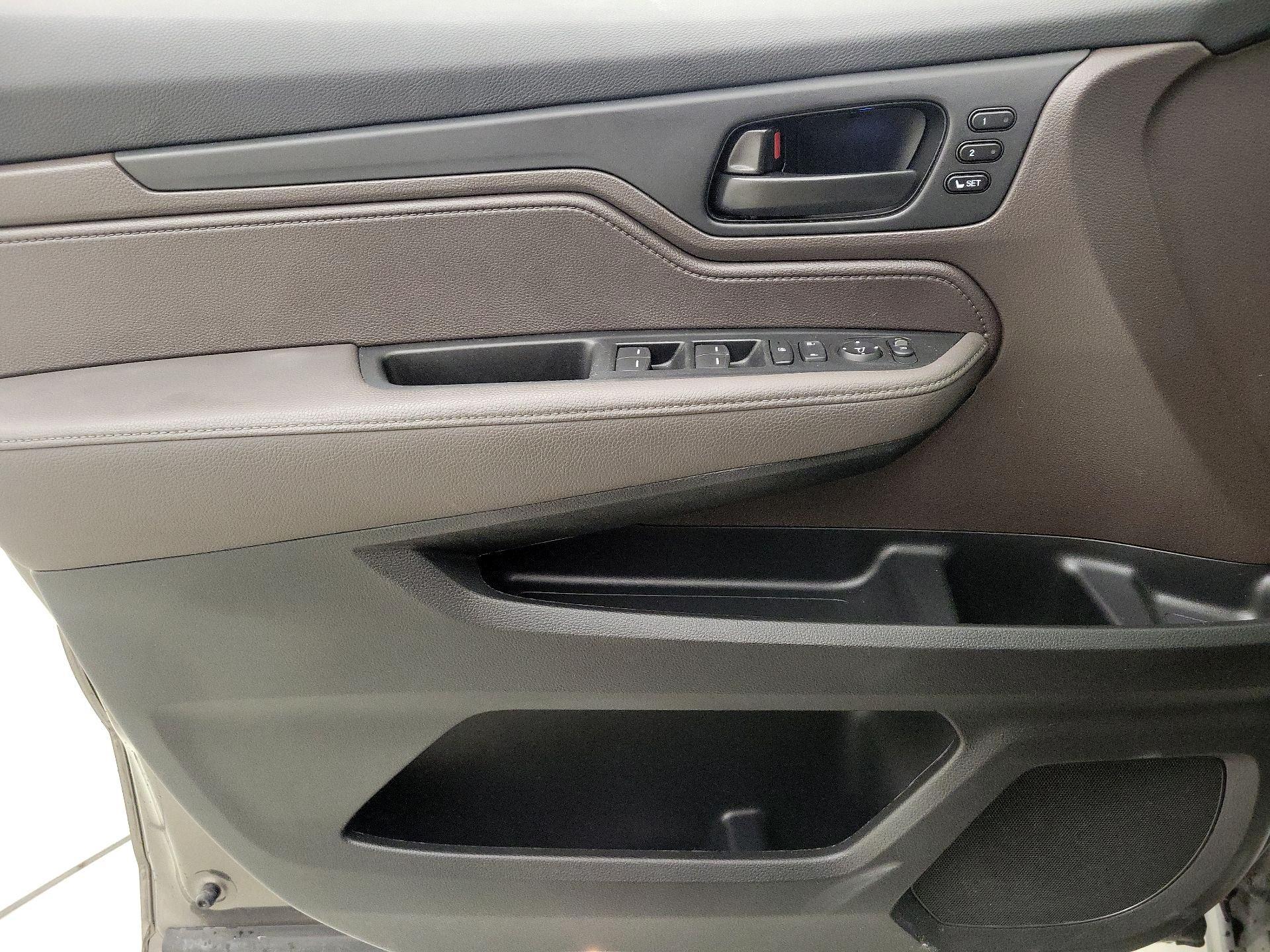 Thumbnail: 2023 Honda Odyssey - 12