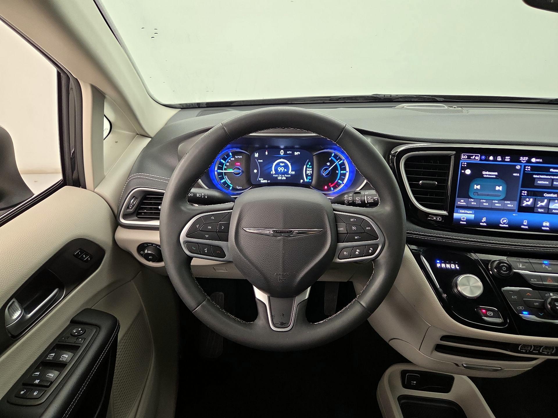 Thumbnail: 2023 Chrysler Pacifica - 10