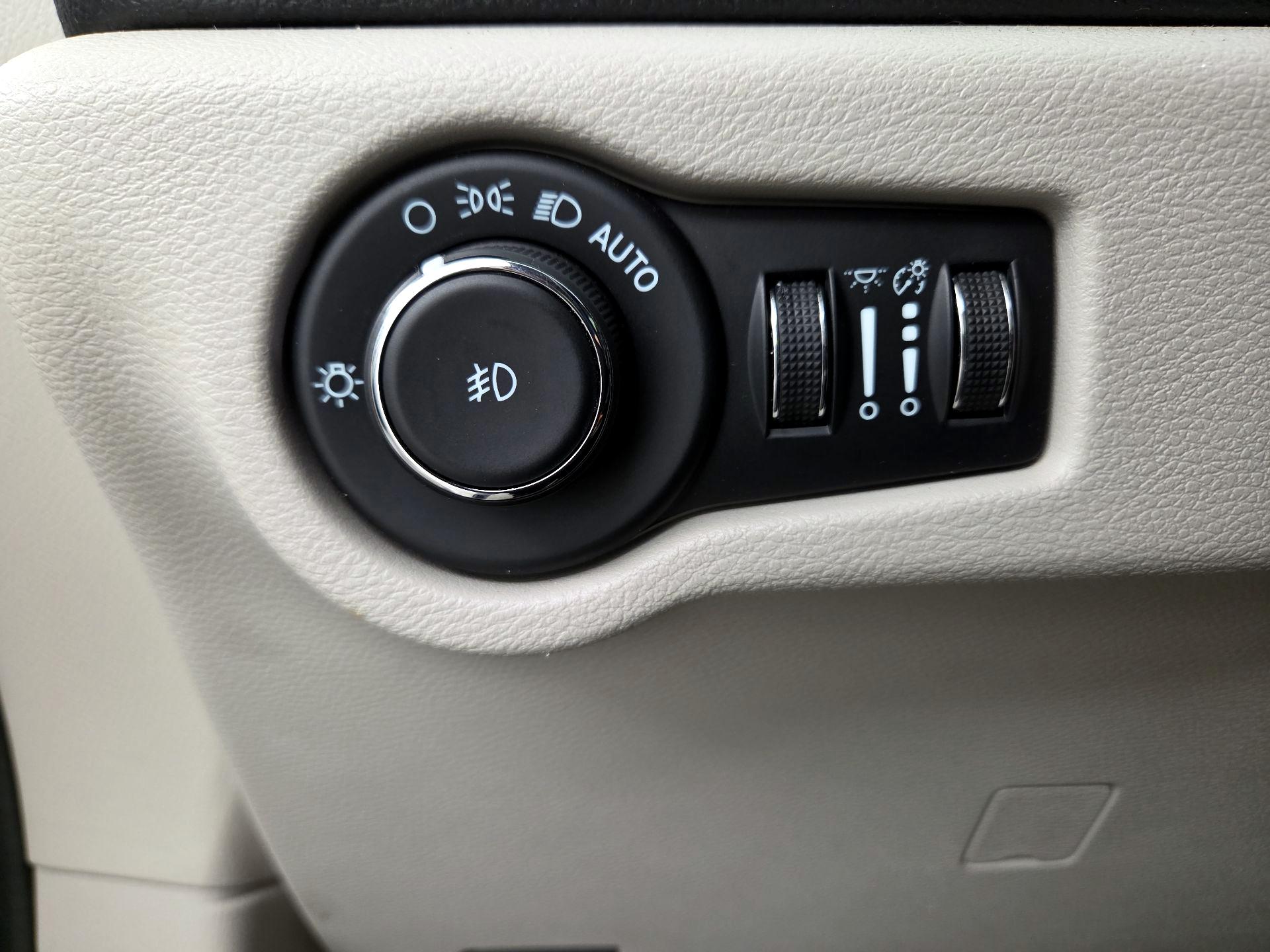 Thumbnail: 2023 Chrysler Pacifica - 13