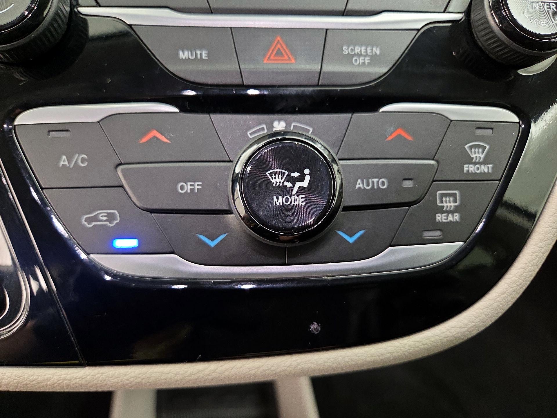 Thumbnail: 2023 Chrysler Pacifica - 16