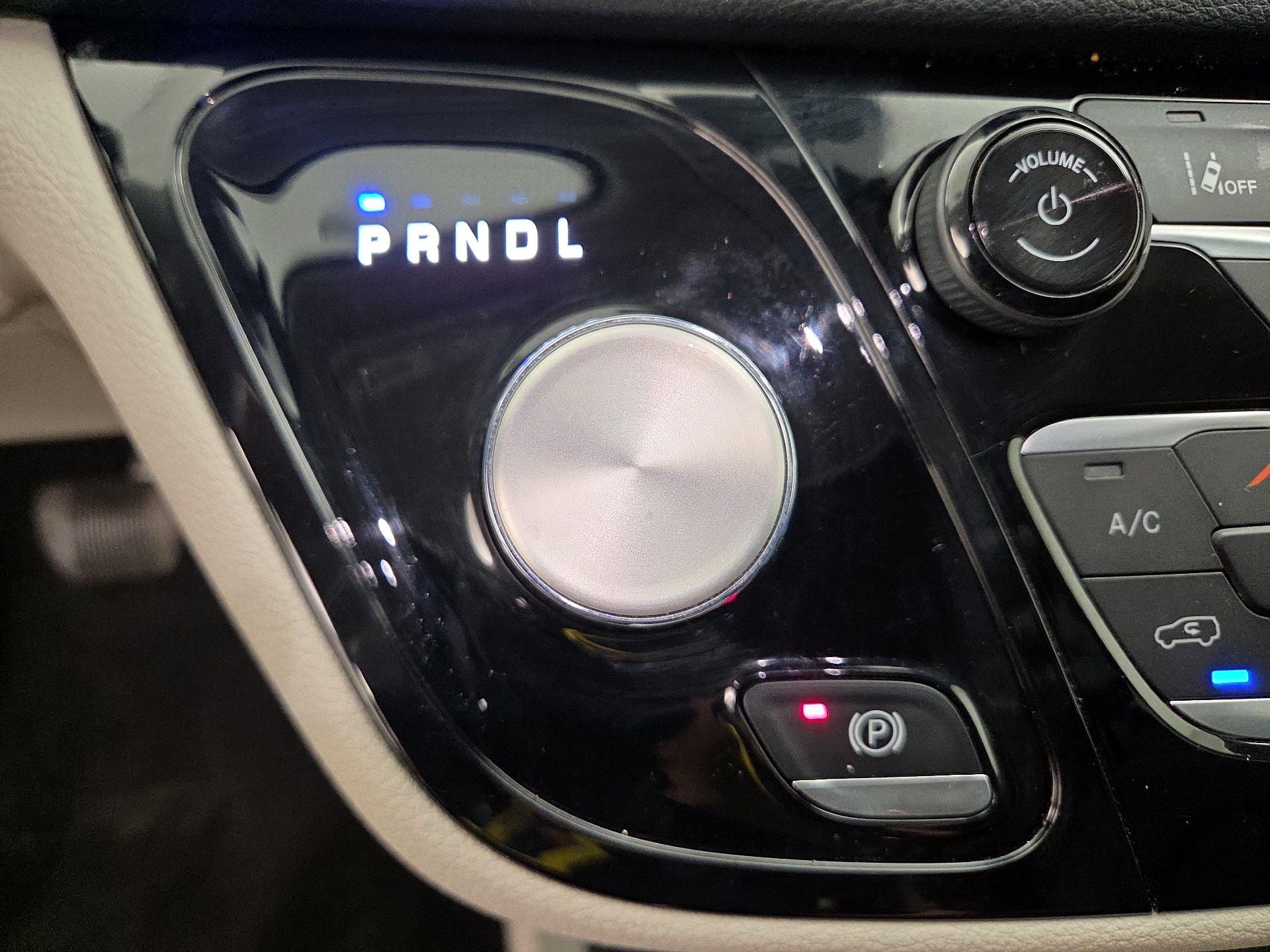 Thumbnail: 2023 Chrysler Pacifica - 17