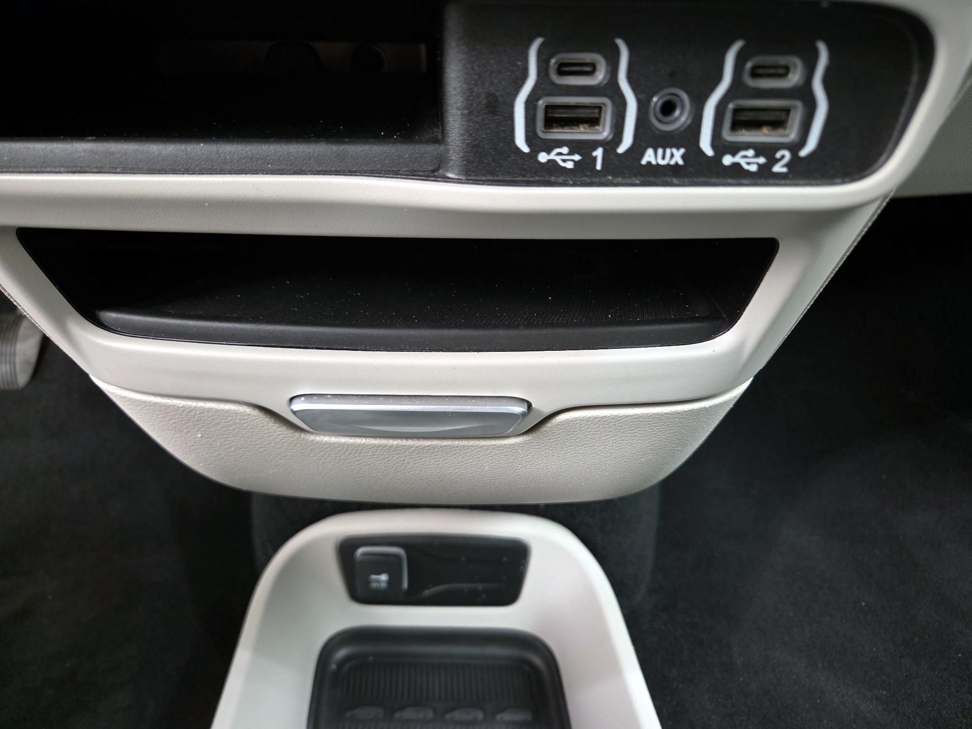 Thumbnail: 2023 Chrysler Pacifica - 18