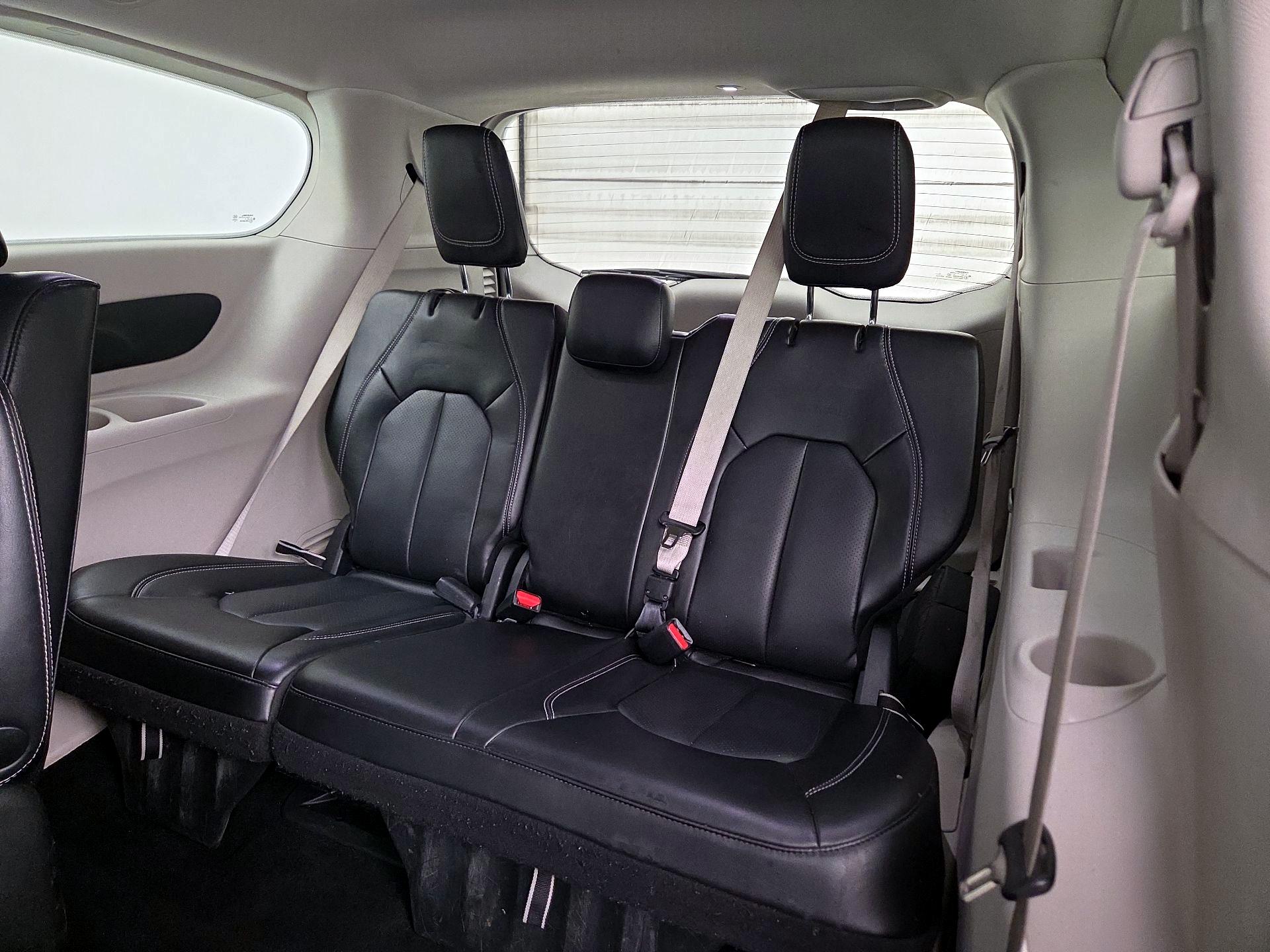 Thumbnail: 2023 Chrysler Pacifica - 20