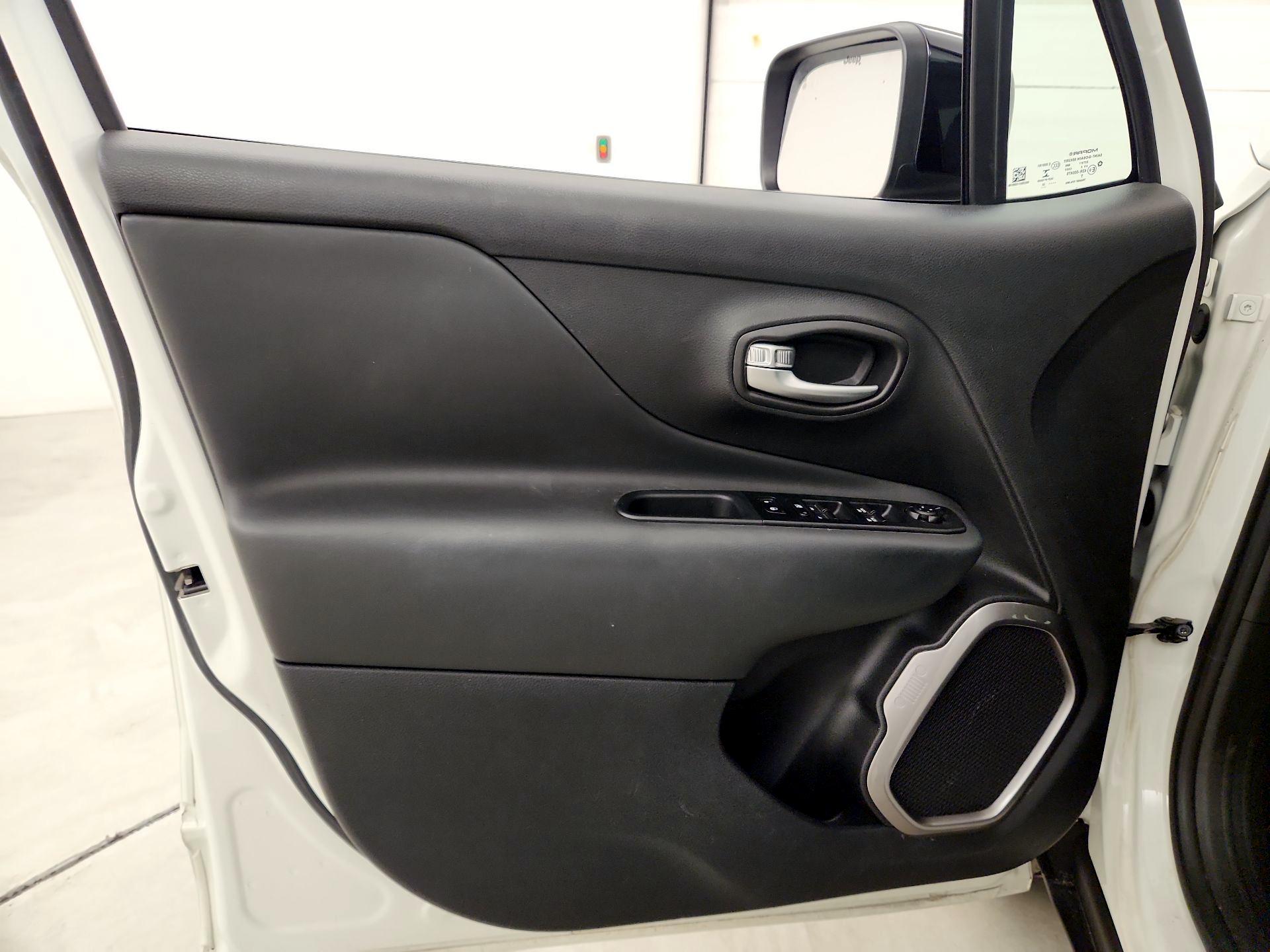 Thumbnail: 2022 Jeep Renegade - 12