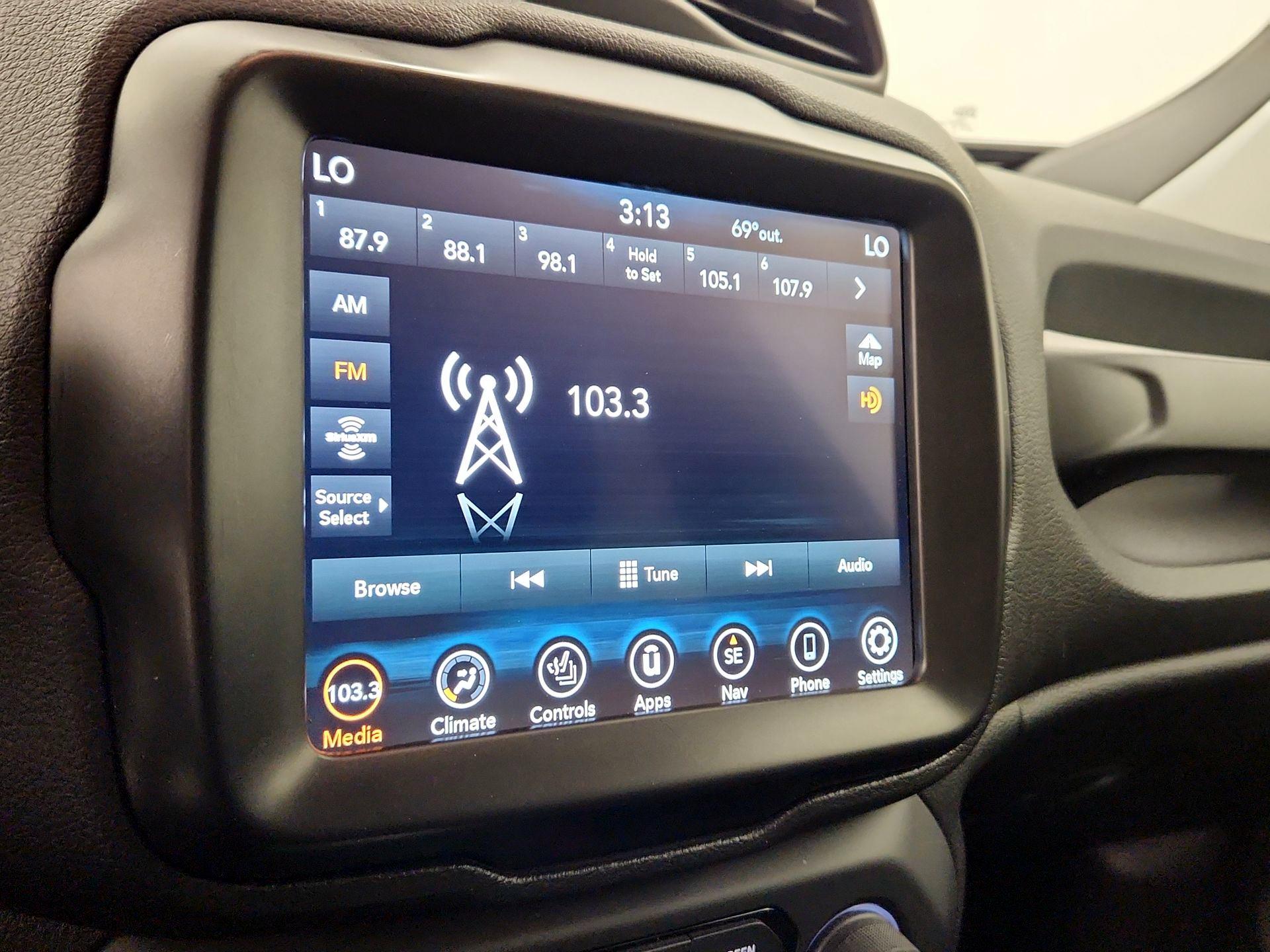 Thumbnail: 2022 Jeep Renegade - 16