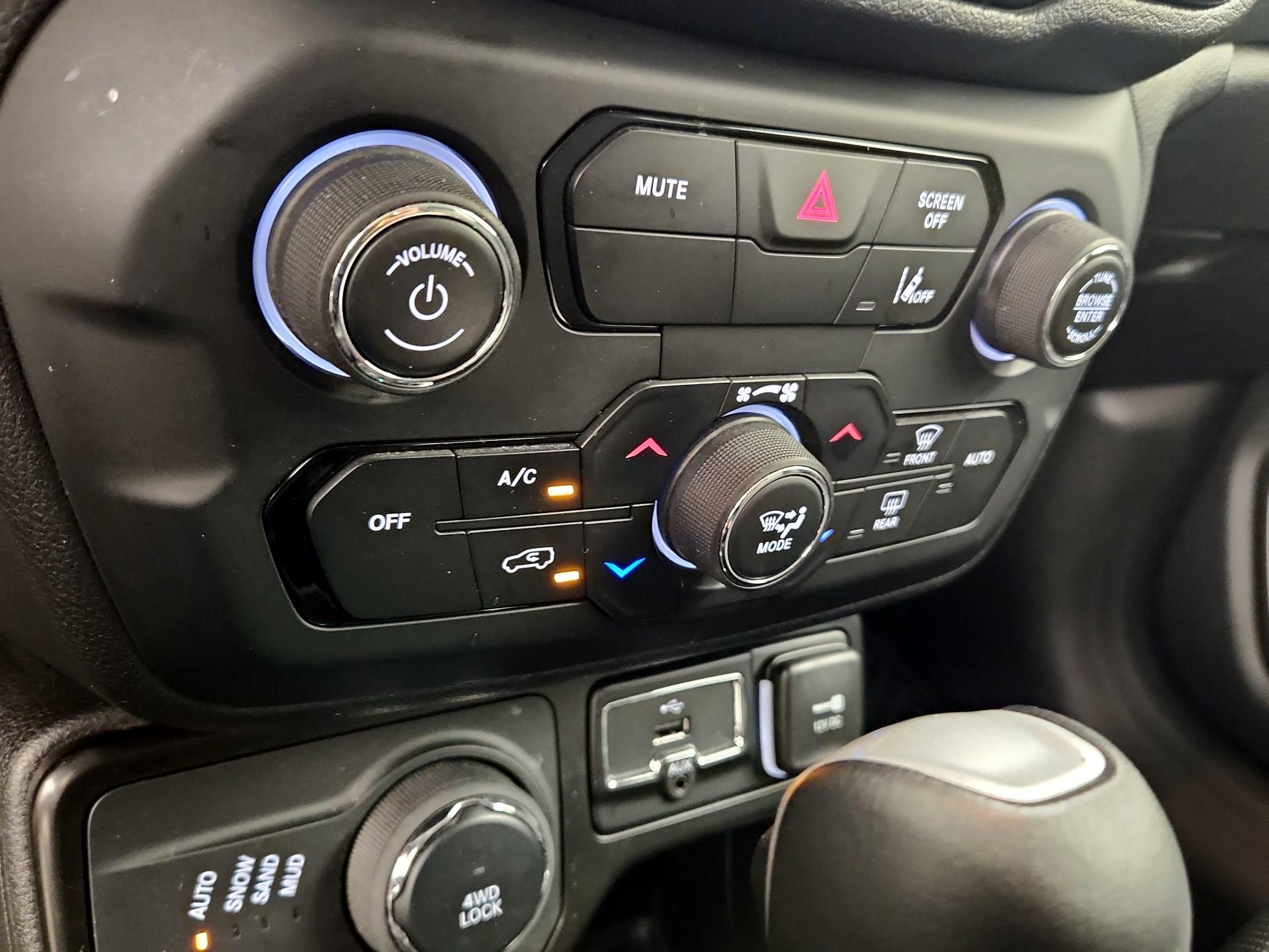 Thumbnail: 2022 Jeep Renegade - 17