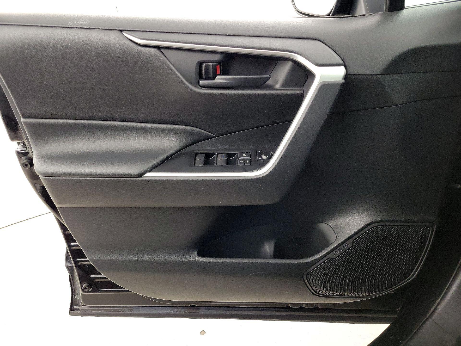 Thumbnail: 2021 Toyota RAV4 - 12