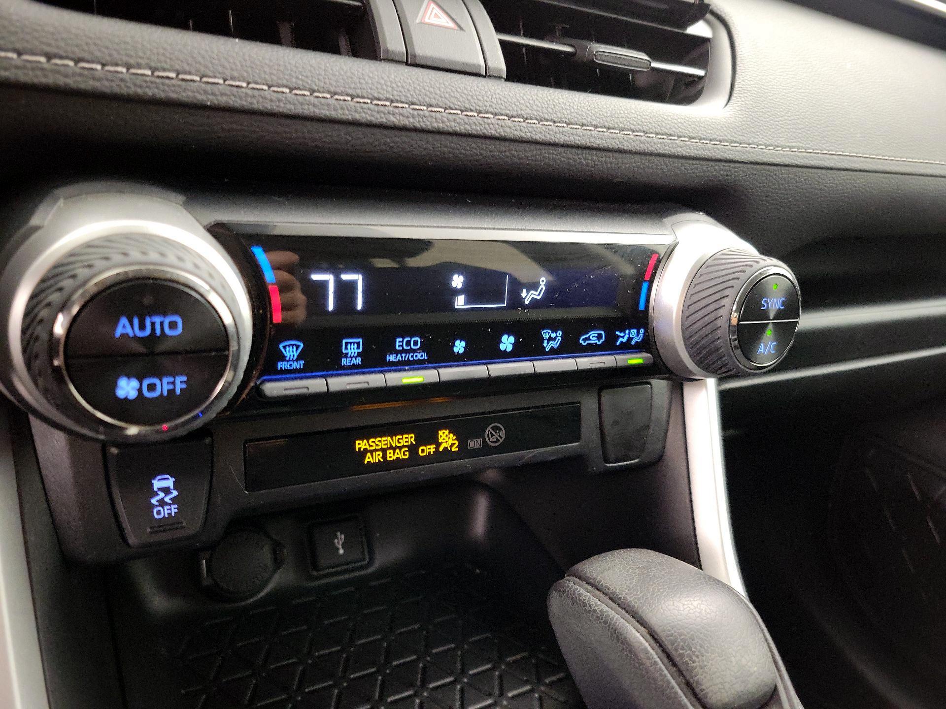 Thumbnail: 2021 Toyota RAV4 - 16