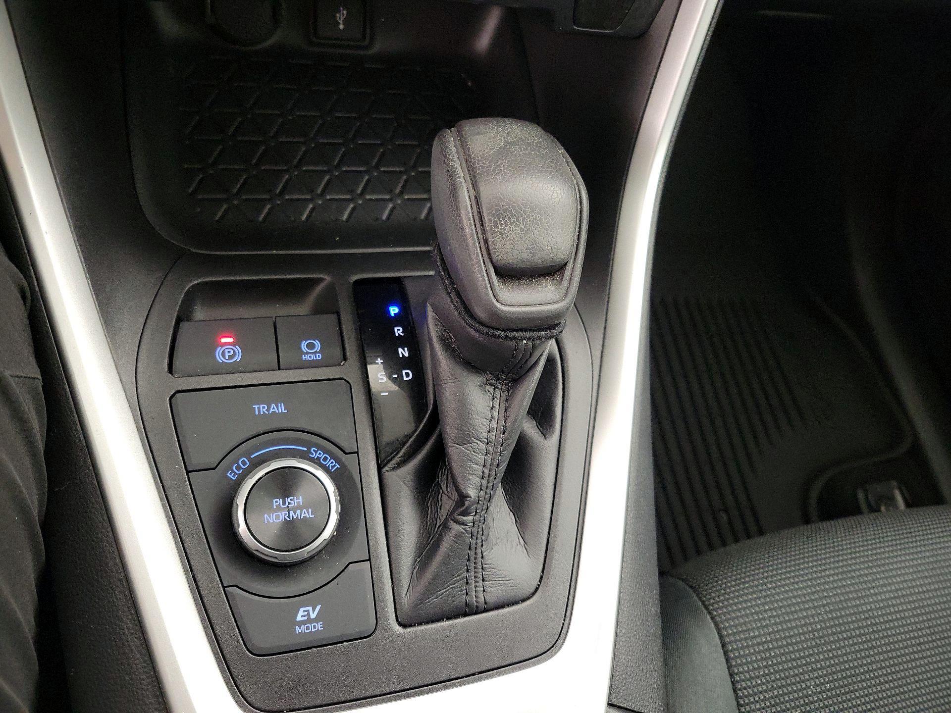 Thumbnail: 2021 Toyota RAV4 - 17