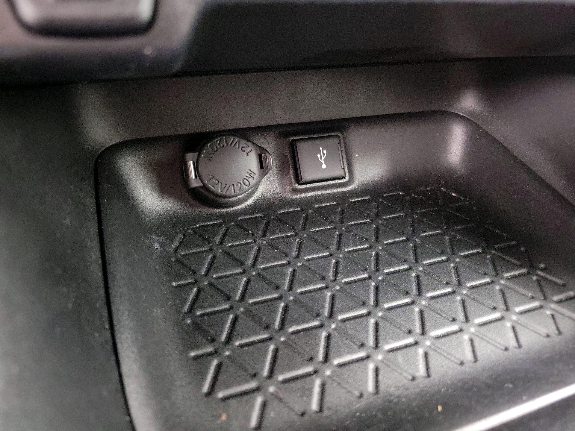 Thumbnail: 2021 Toyota RAV4 - 18