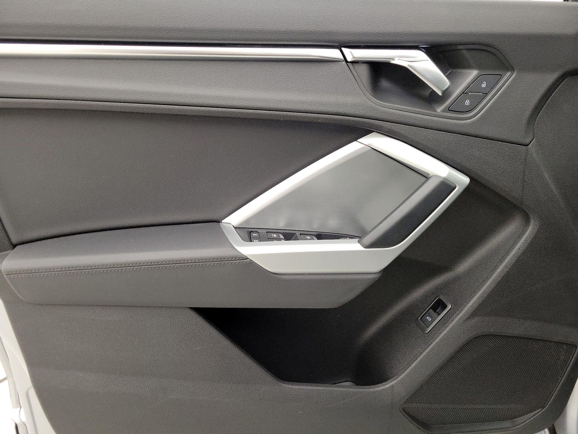 Thumbnail: 2020 Audi Q3 - 12