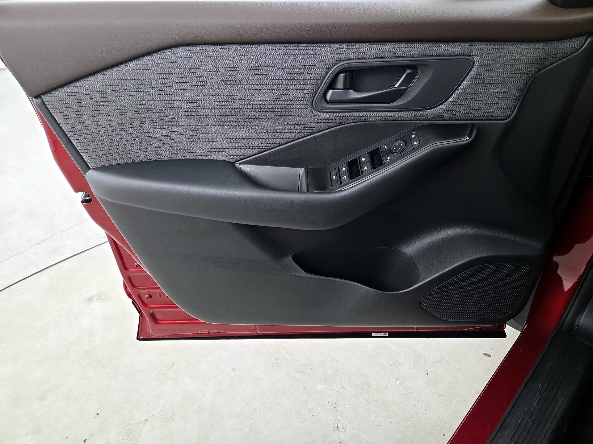 Thumbnail: 2023 Nissan Rogue - 12