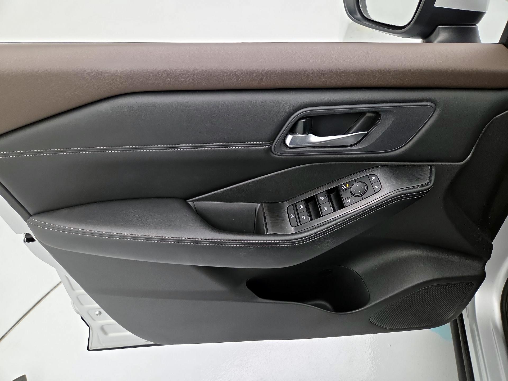 Thumbnail: 2023 Nissan Rogue - 12