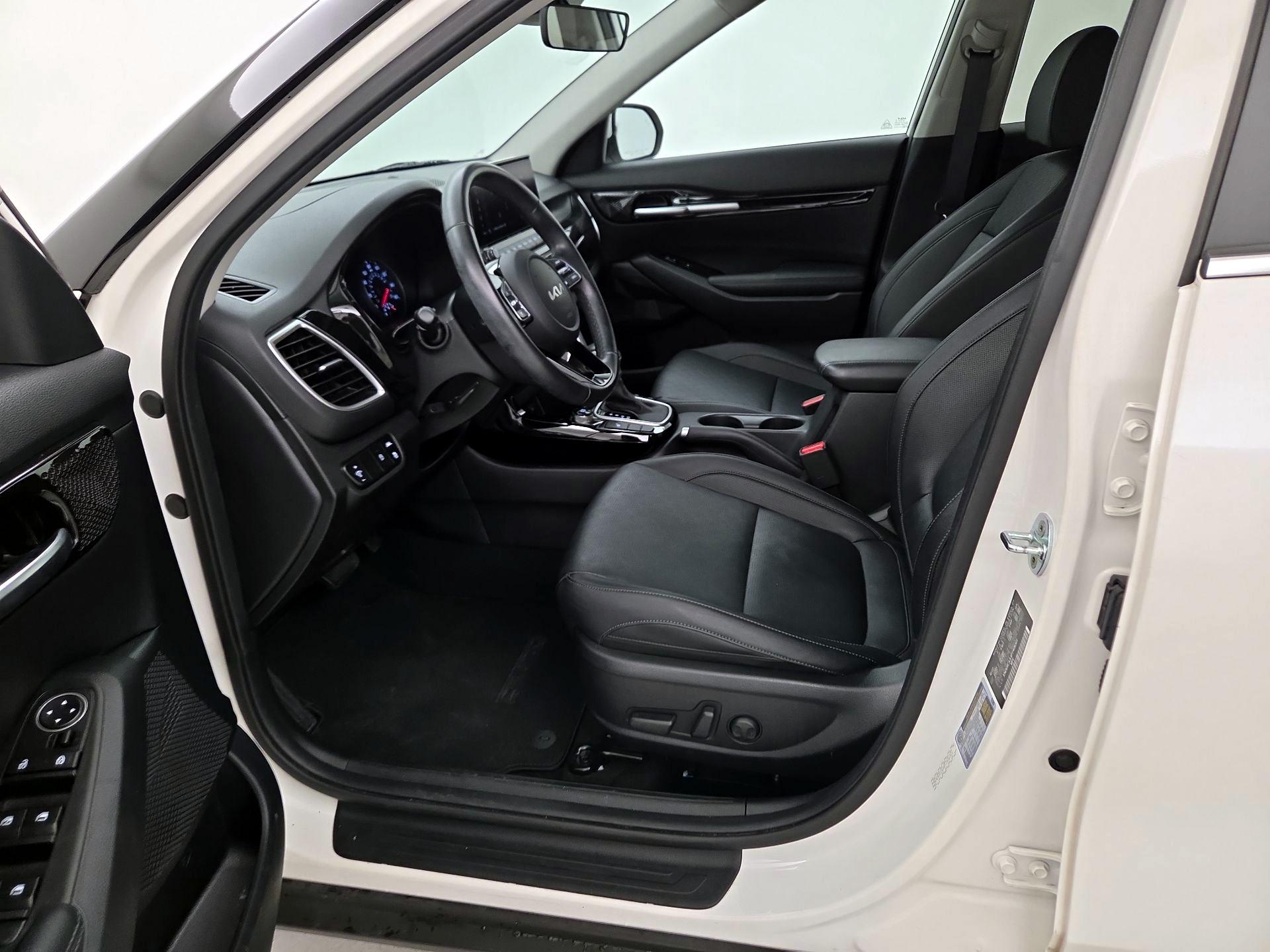 Thumbnail: 2023 Kia Seltos - 11