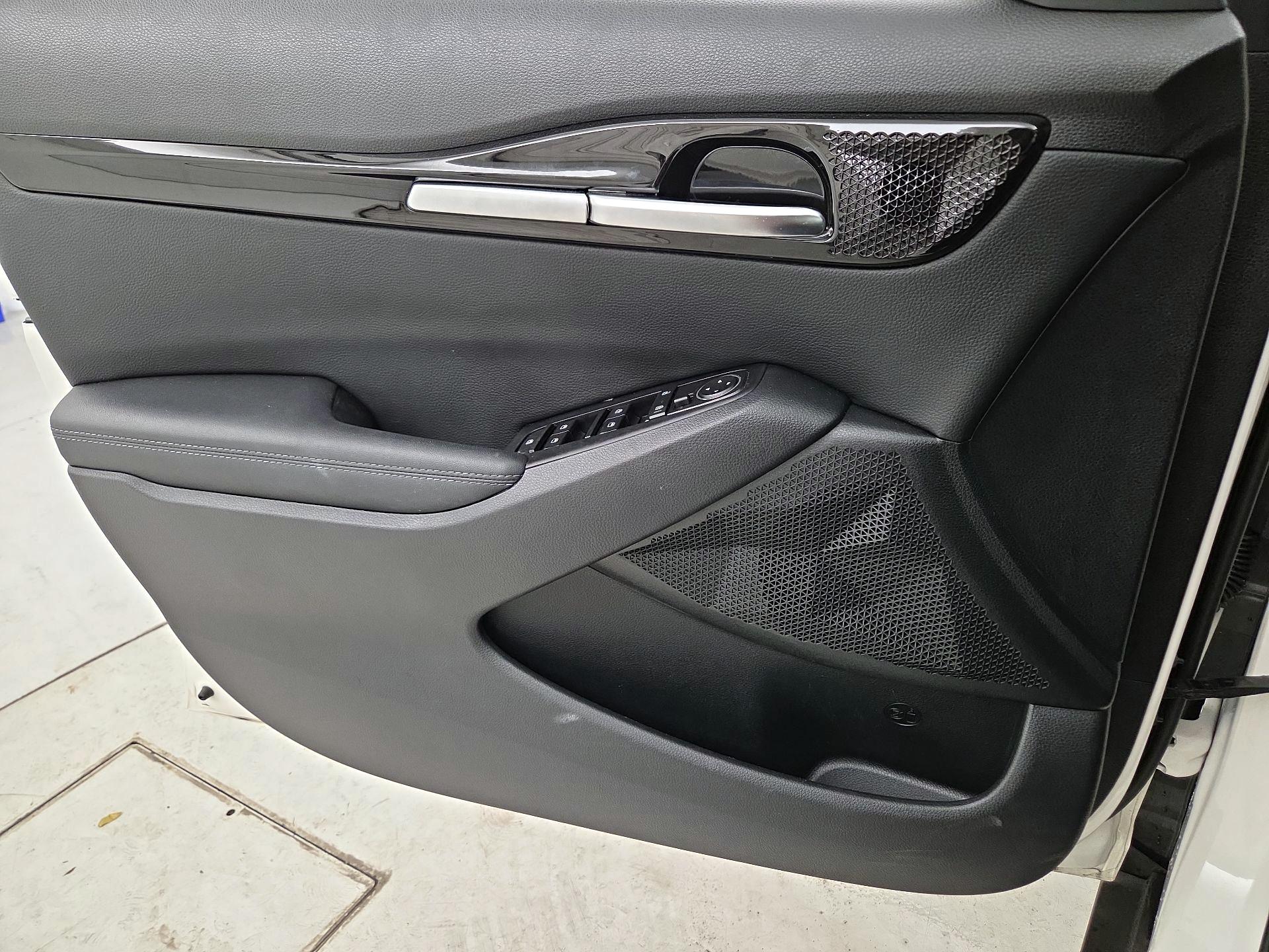 Thumbnail: 2023 Kia Seltos - 12