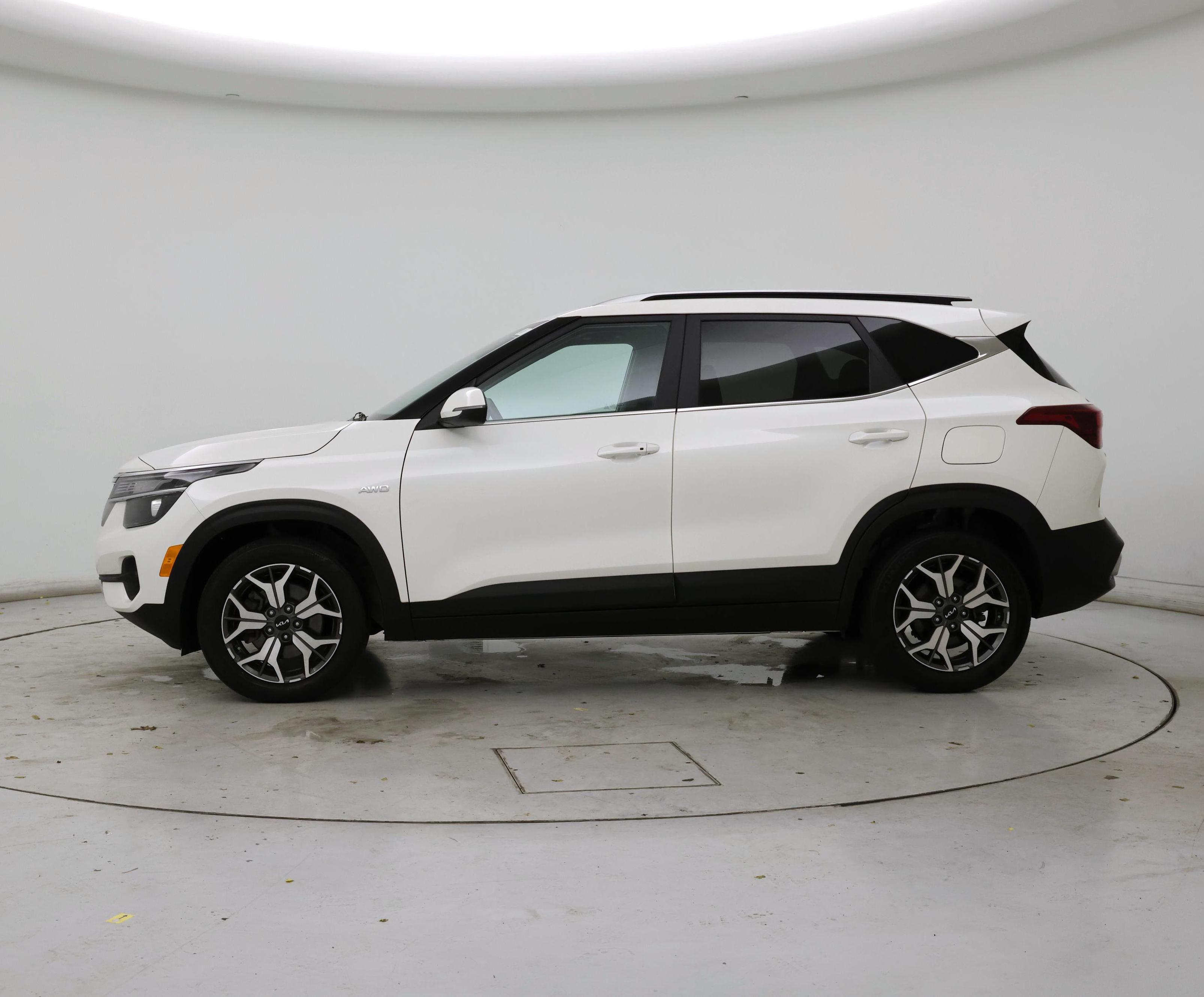 Thumbnail: 2023 Kia Seltos - 3