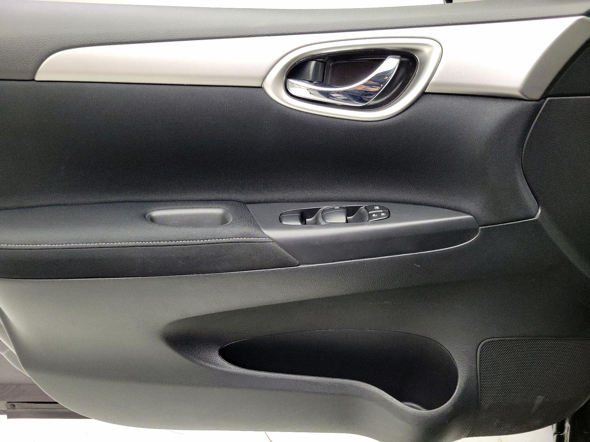 Thumbnail: 2015 Nissan Sentra - 12
