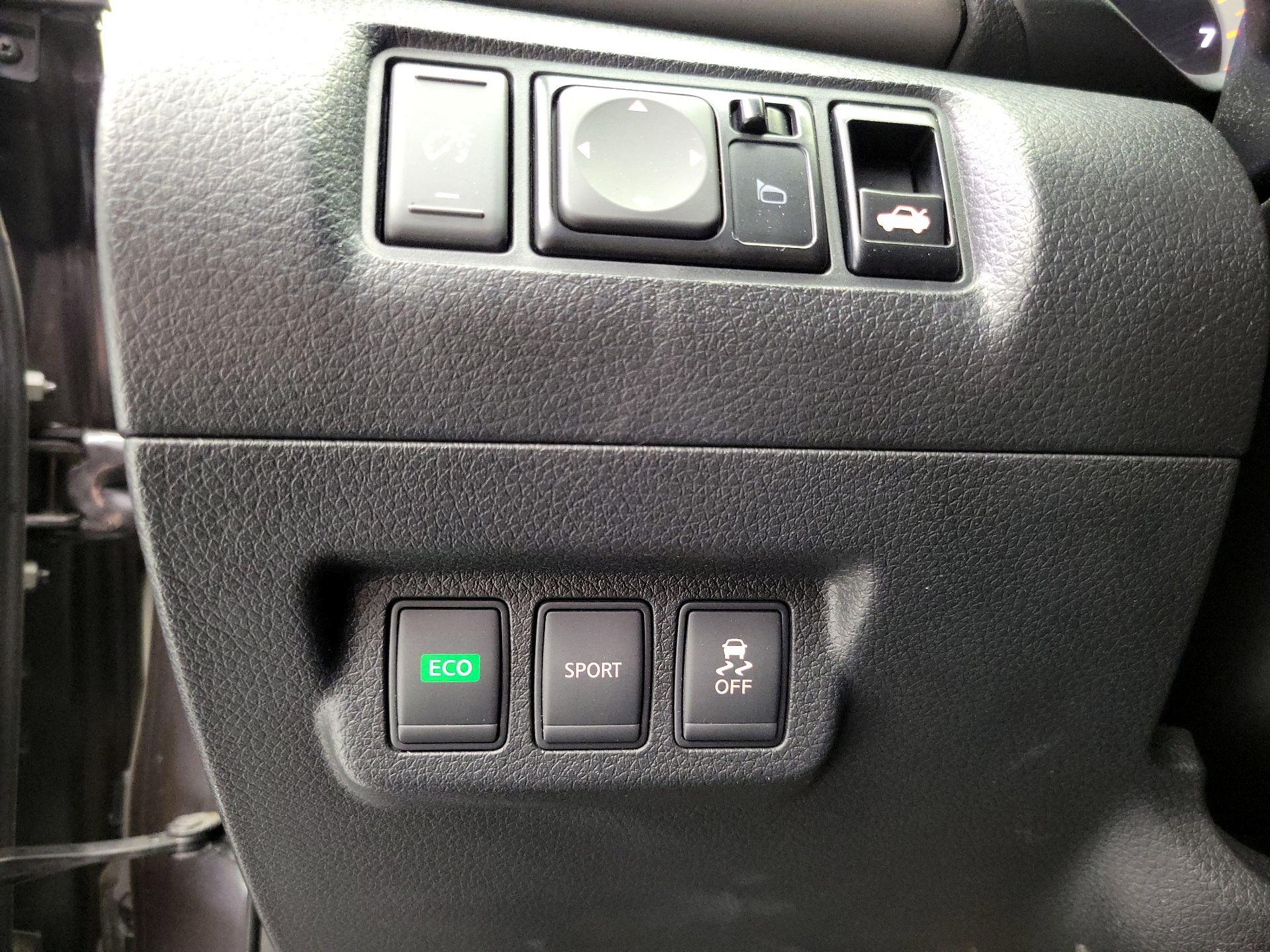Thumbnail: 2015 Nissan Sentra - 13