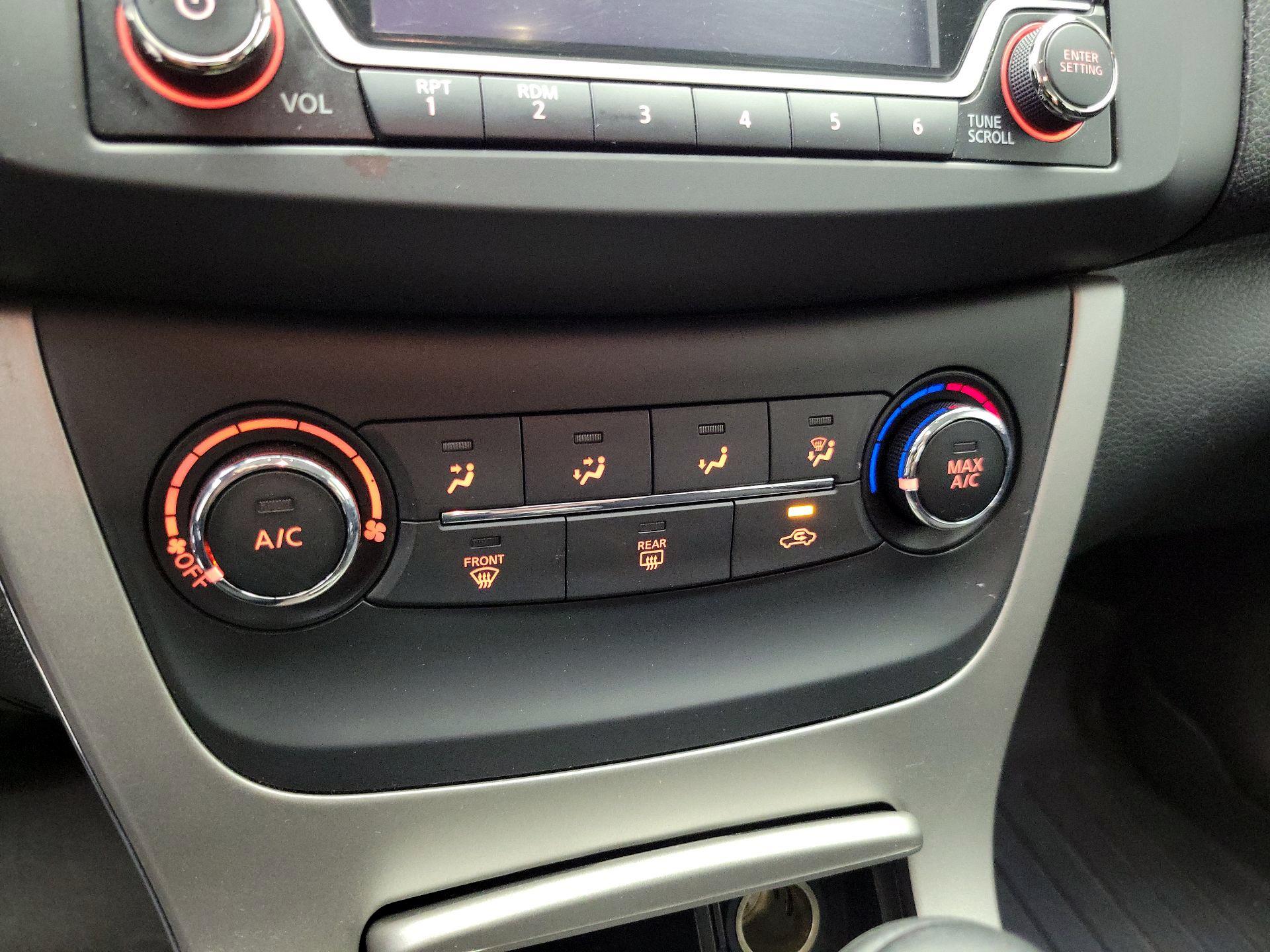 Thumbnail: 2015 Nissan Sentra - 16