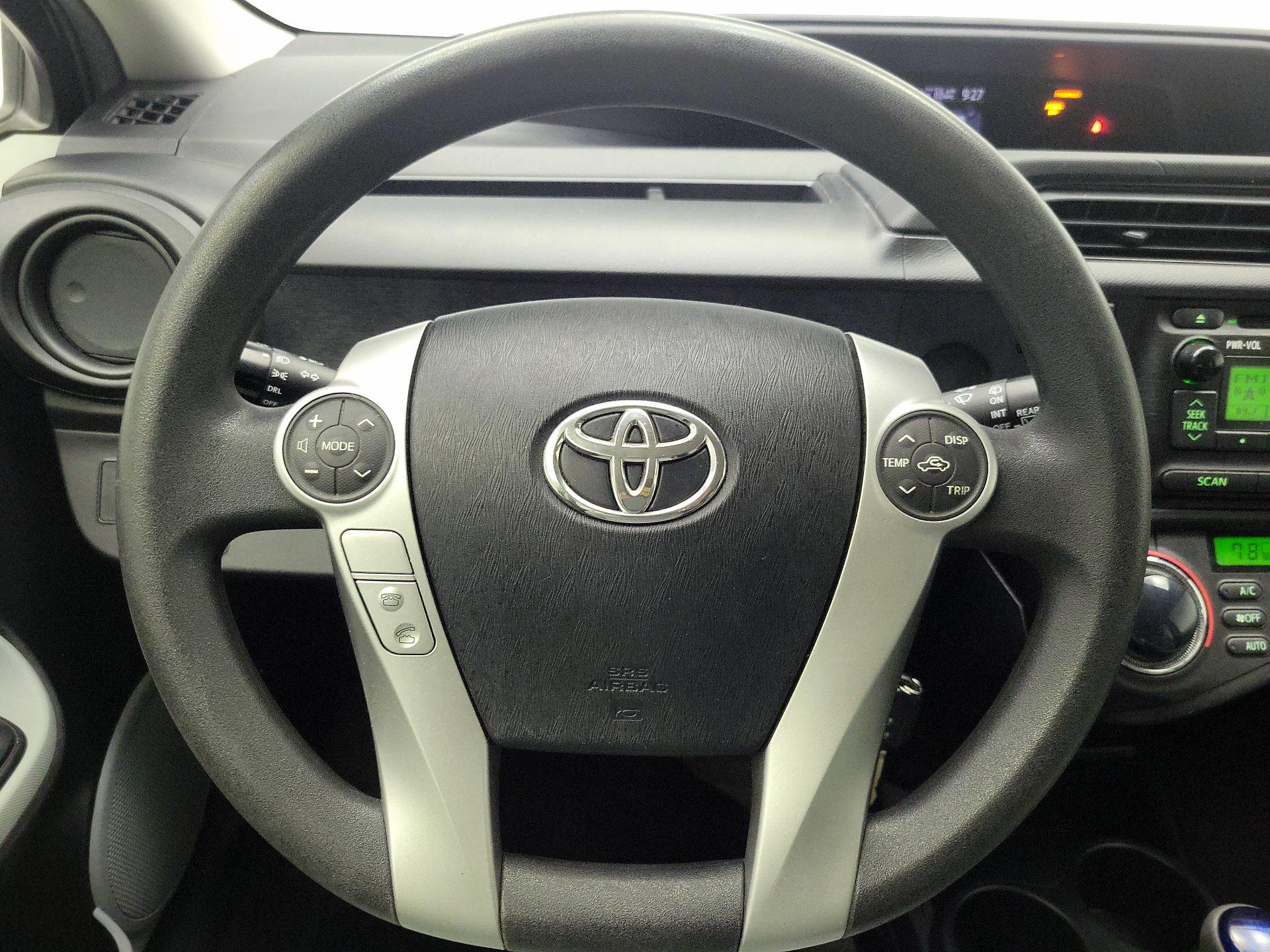 Thumbnail: 2014 Toyota Prius c - 10