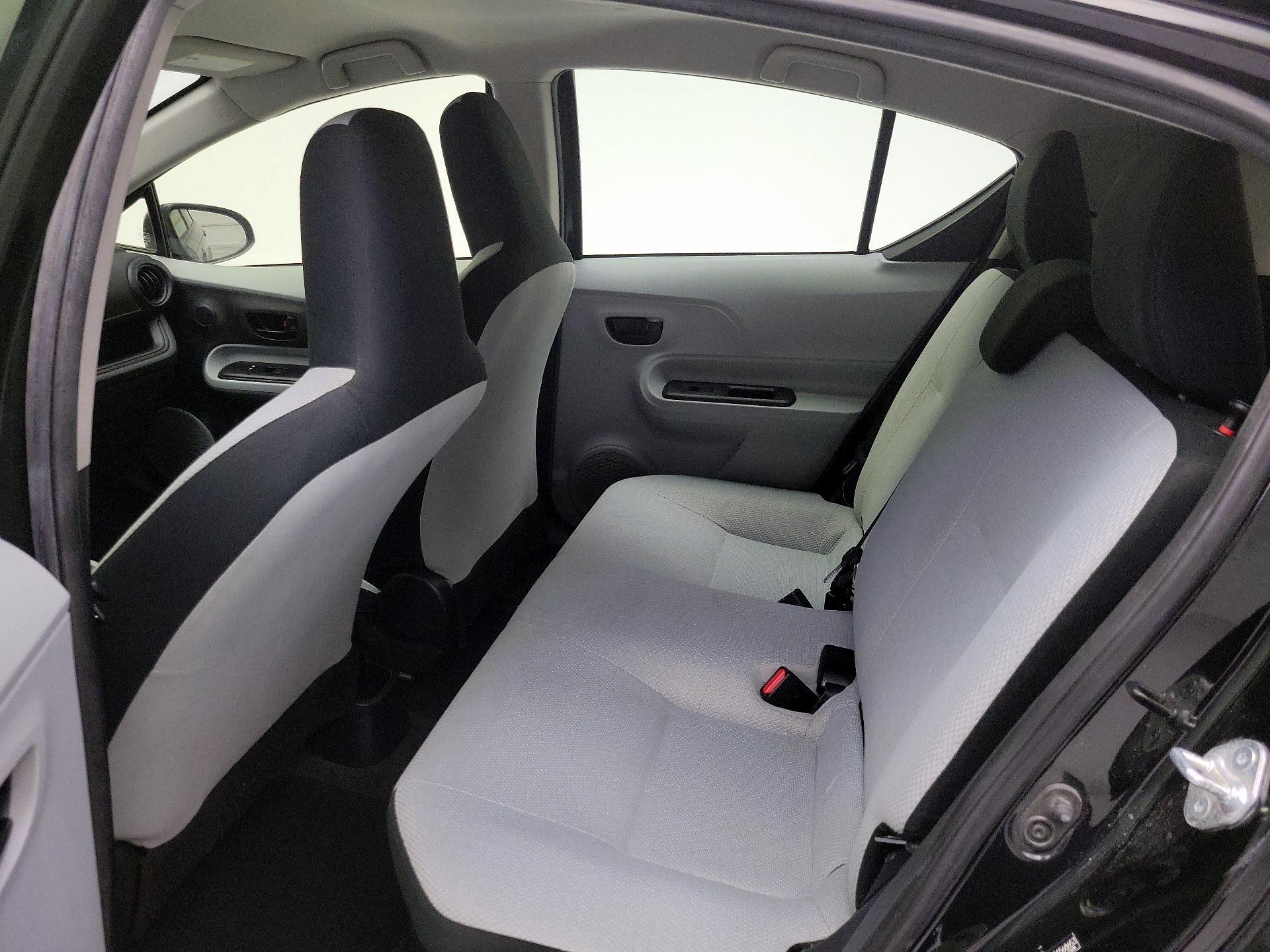 Thumbnail: 2014 Toyota Prius c - 18