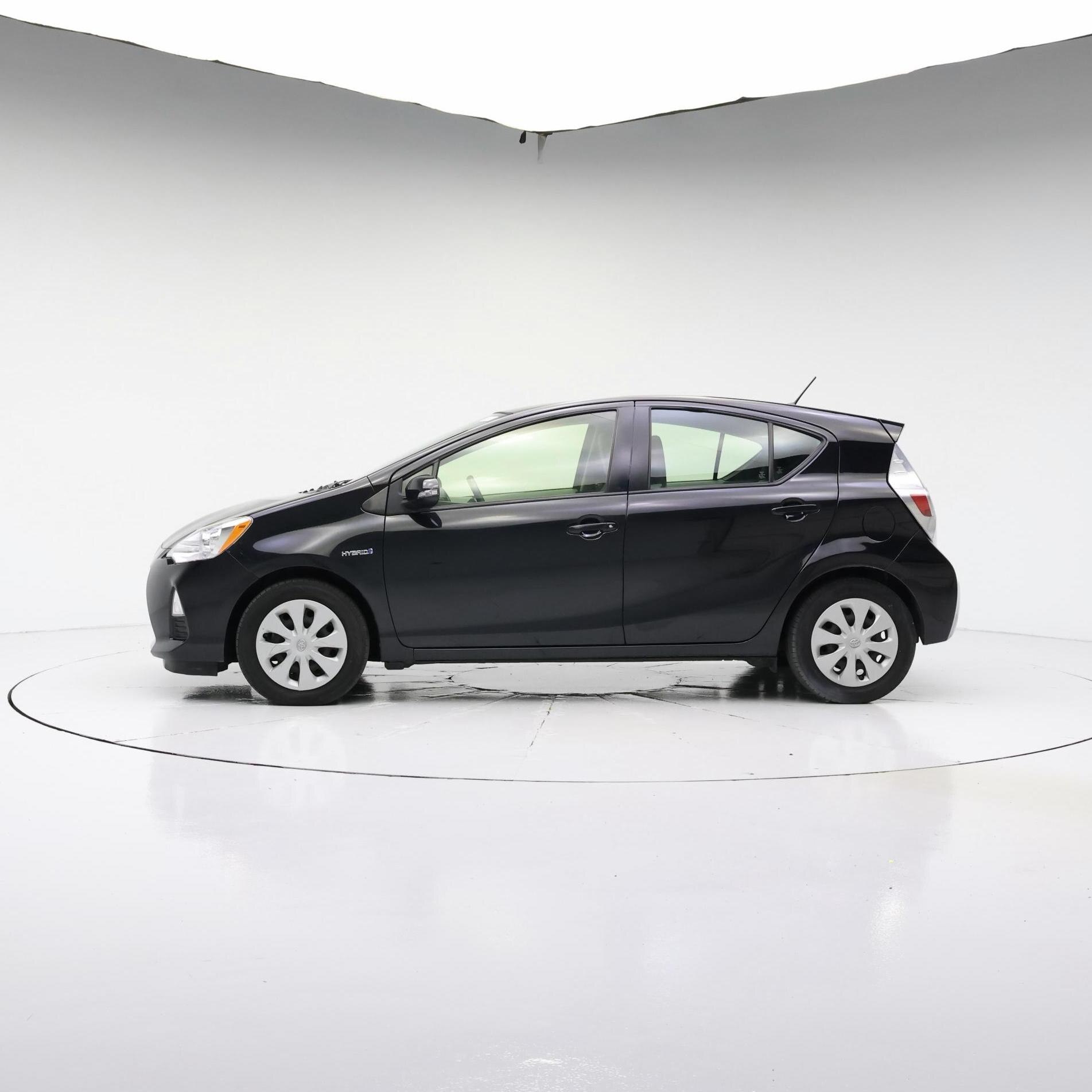 Thumbnail: 2014 Toyota Prius c - 3