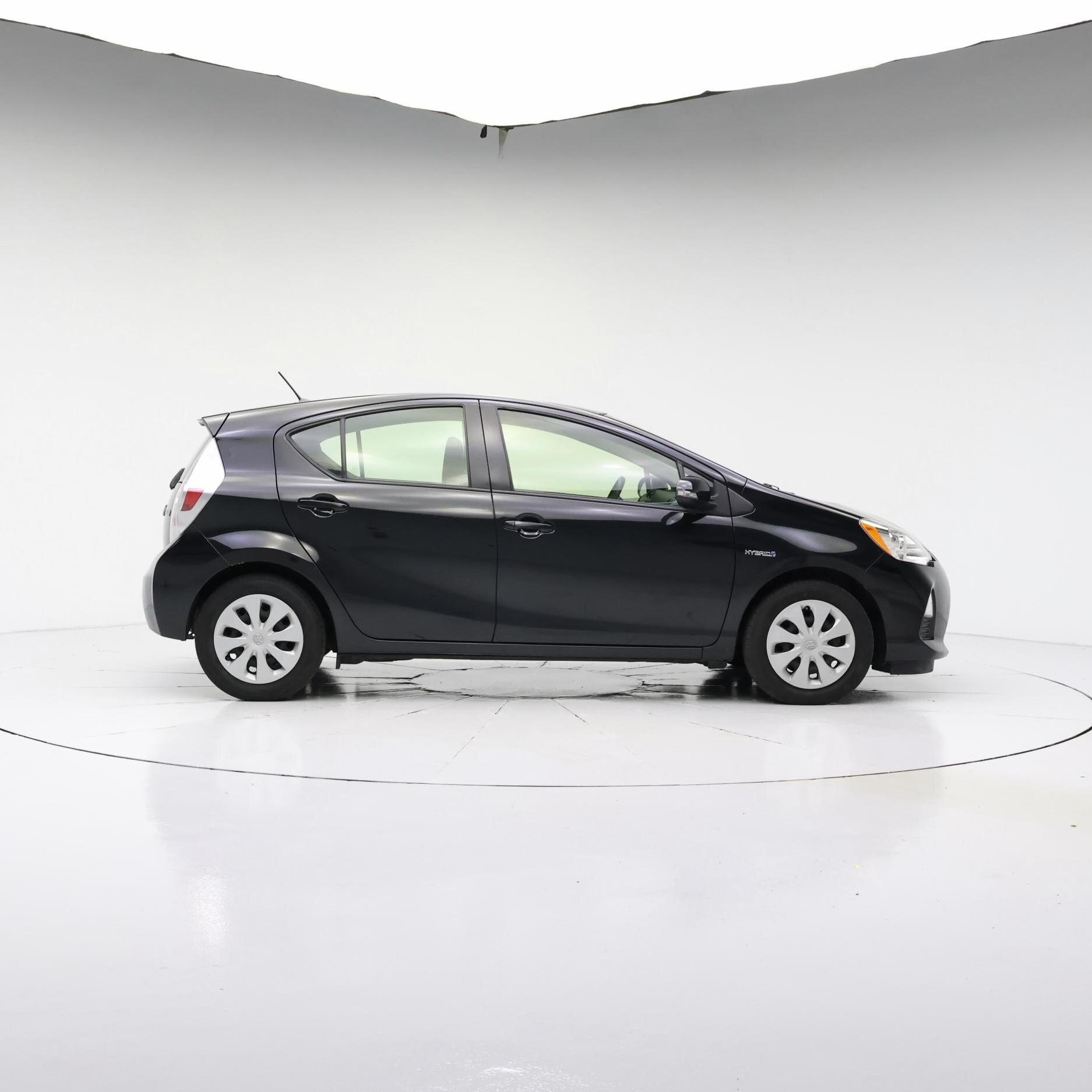 Thumbnail: 2014 Toyota Prius c - 7