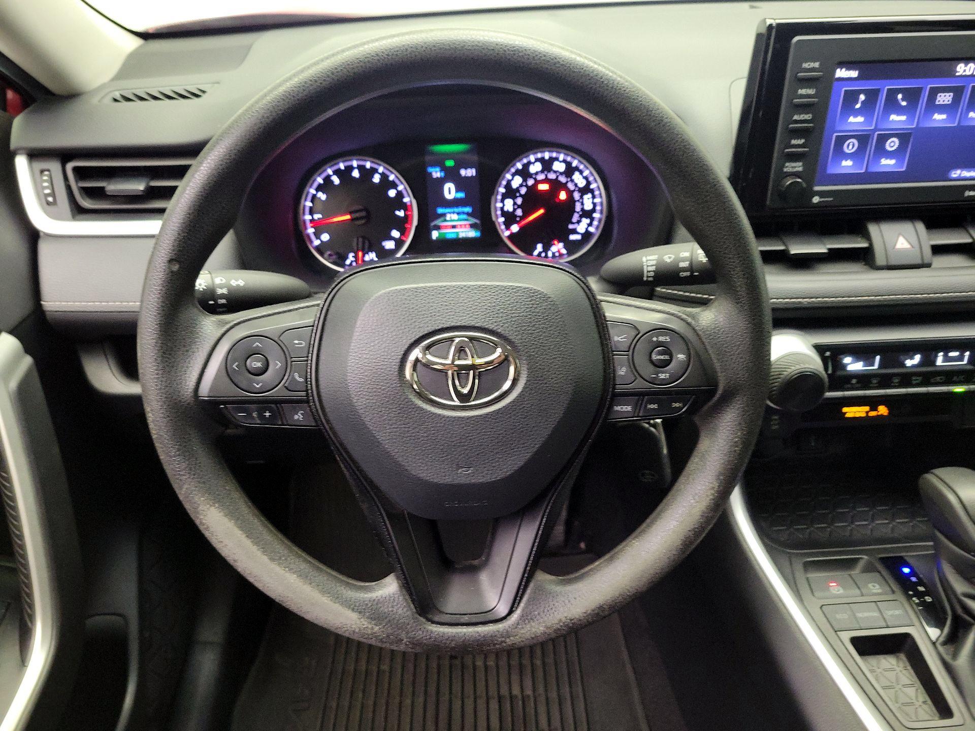 Thumbnail: 2021 Toyota RAV4 - 10