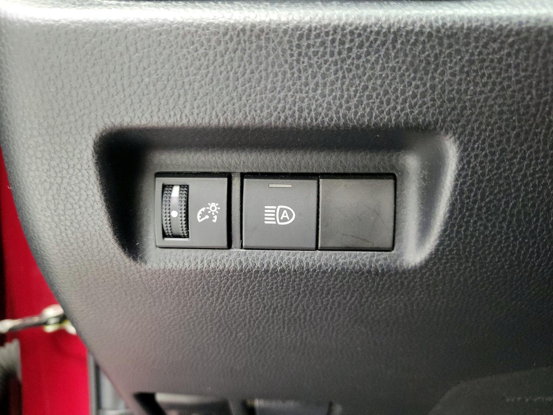 Thumbnail: 2021 Toyota RAV4 - 13