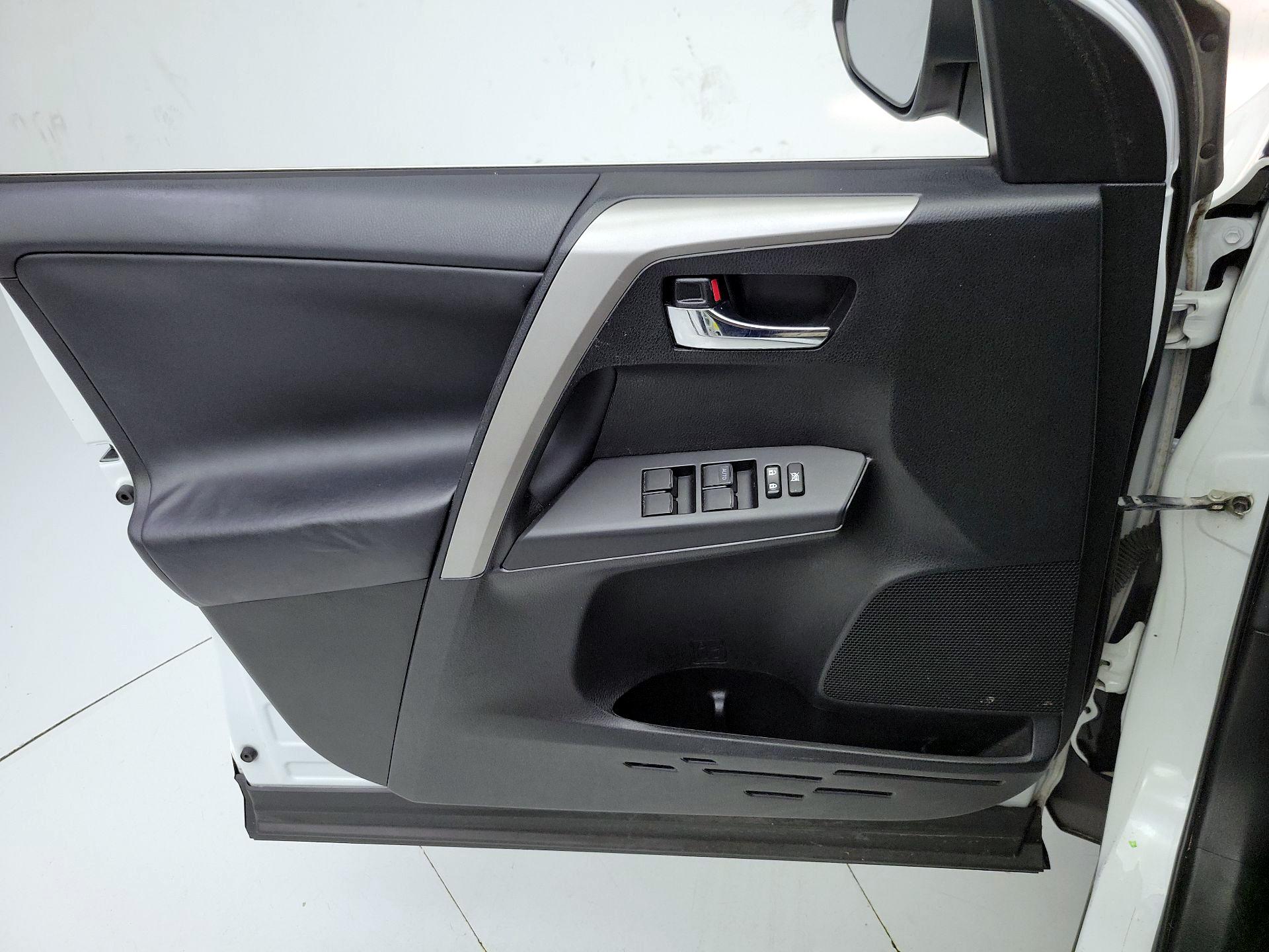 Thumbnail: 2017 Toyota RAV4 - 12