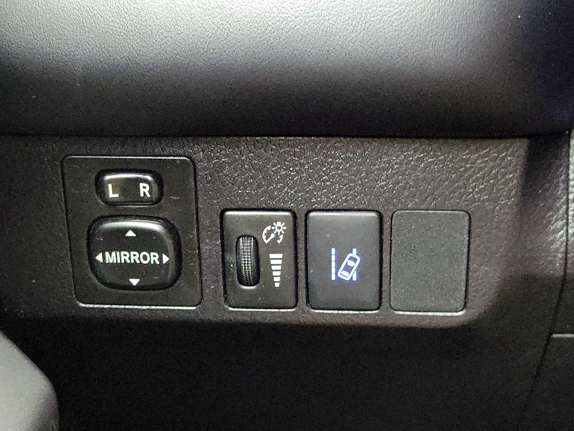 Thumbnail: 2017 Toyota RAV4 - 13