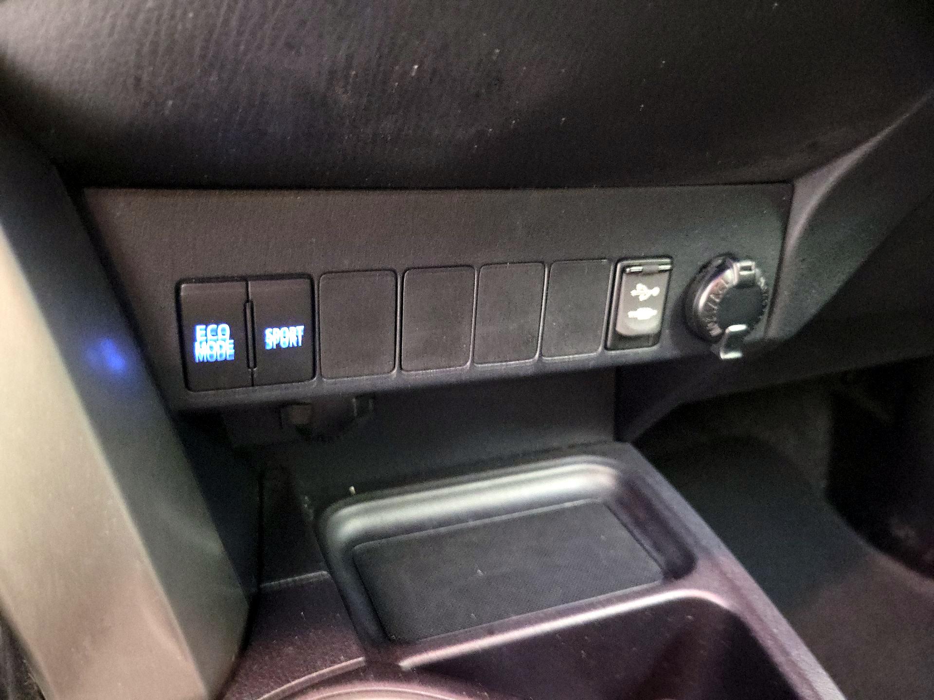 Thumbnail: 2017 Toyota RAV4 - 18