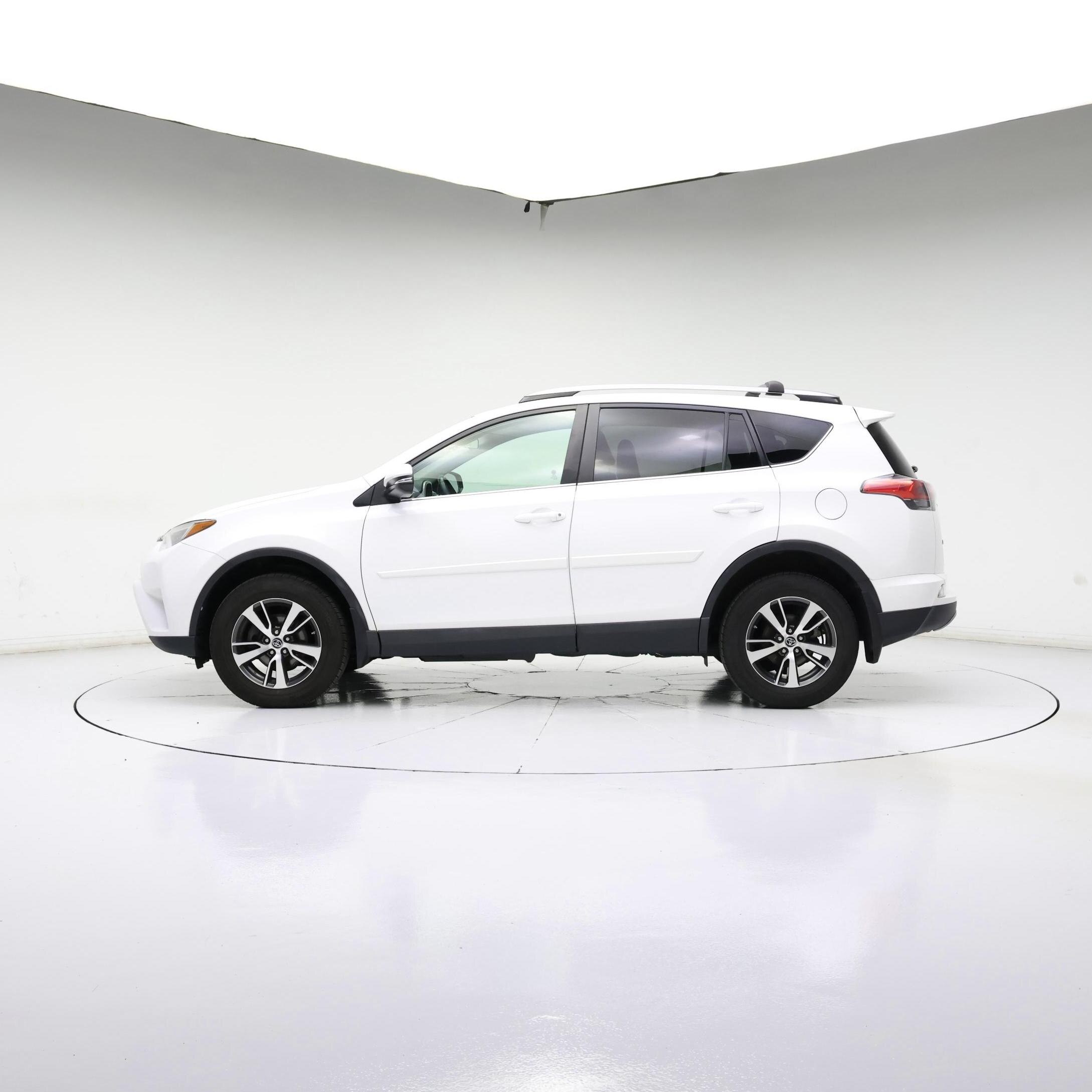 Thumbnail: 2017 Toyota RAV4 - 3