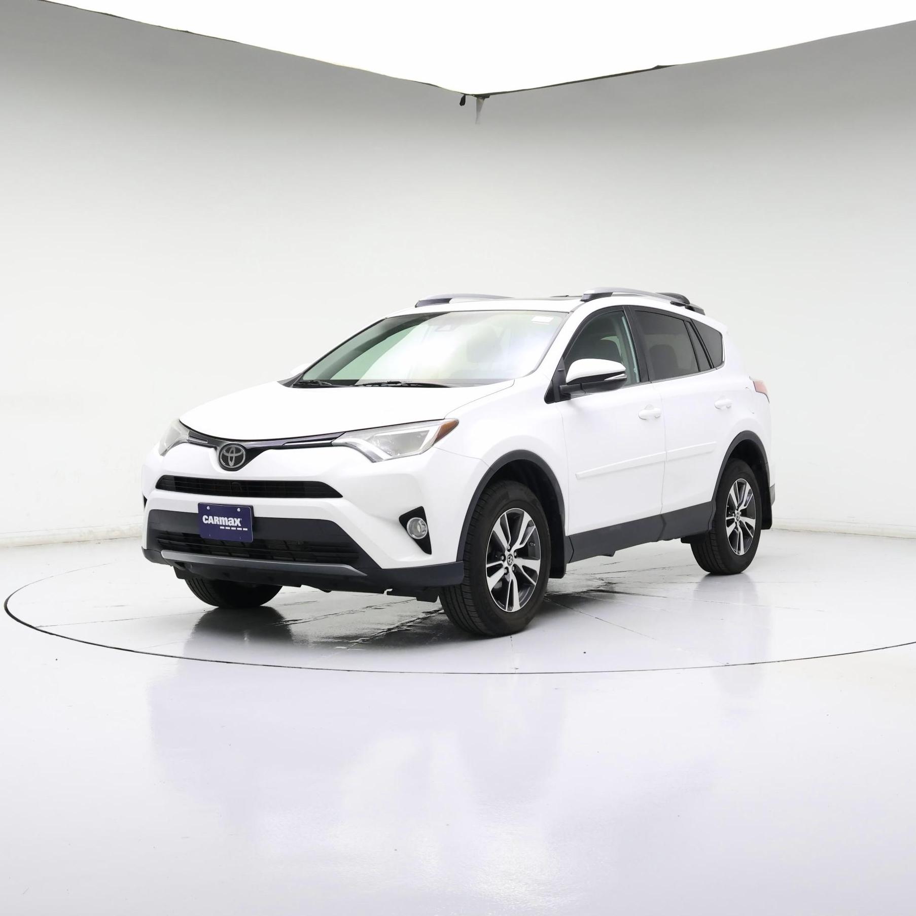 Thumbnail: 2017 Toyota RAV4 - 4