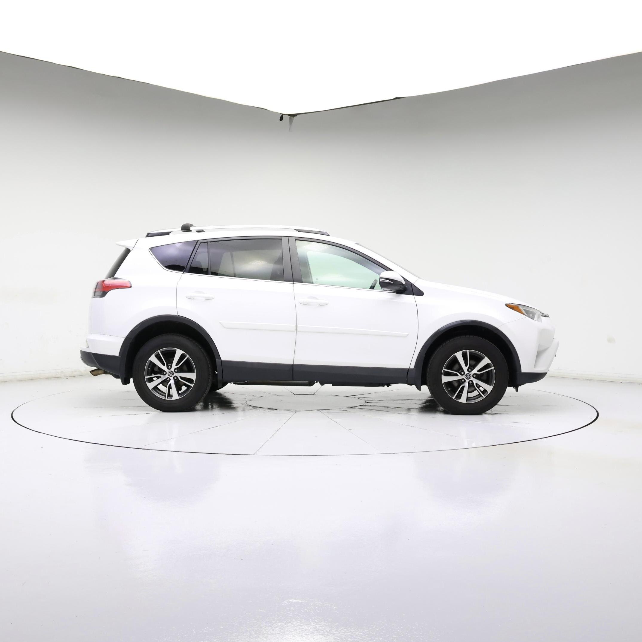 Thumbnail: 2017 Toyota RAV4 - 7