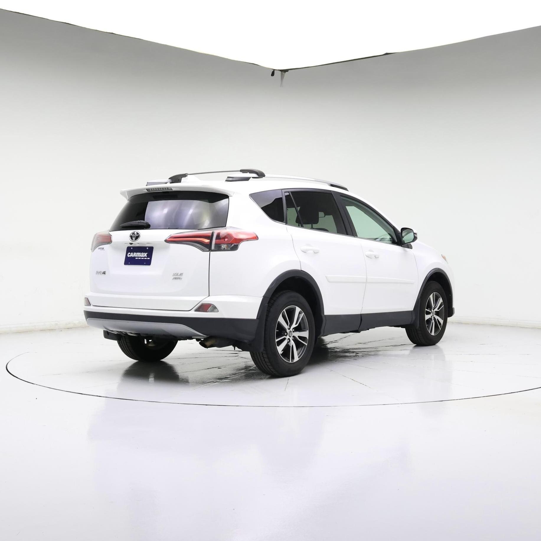 Thumbnail: 2017 Toyota RAV4 - 8