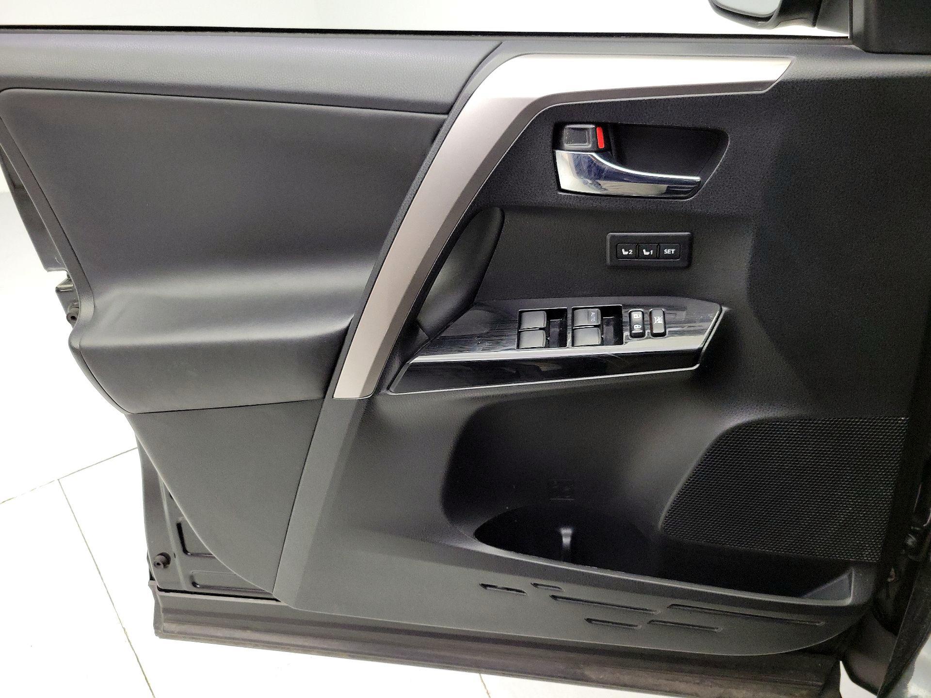 Thumbnail: 2016 Toyota RAV4 - 12