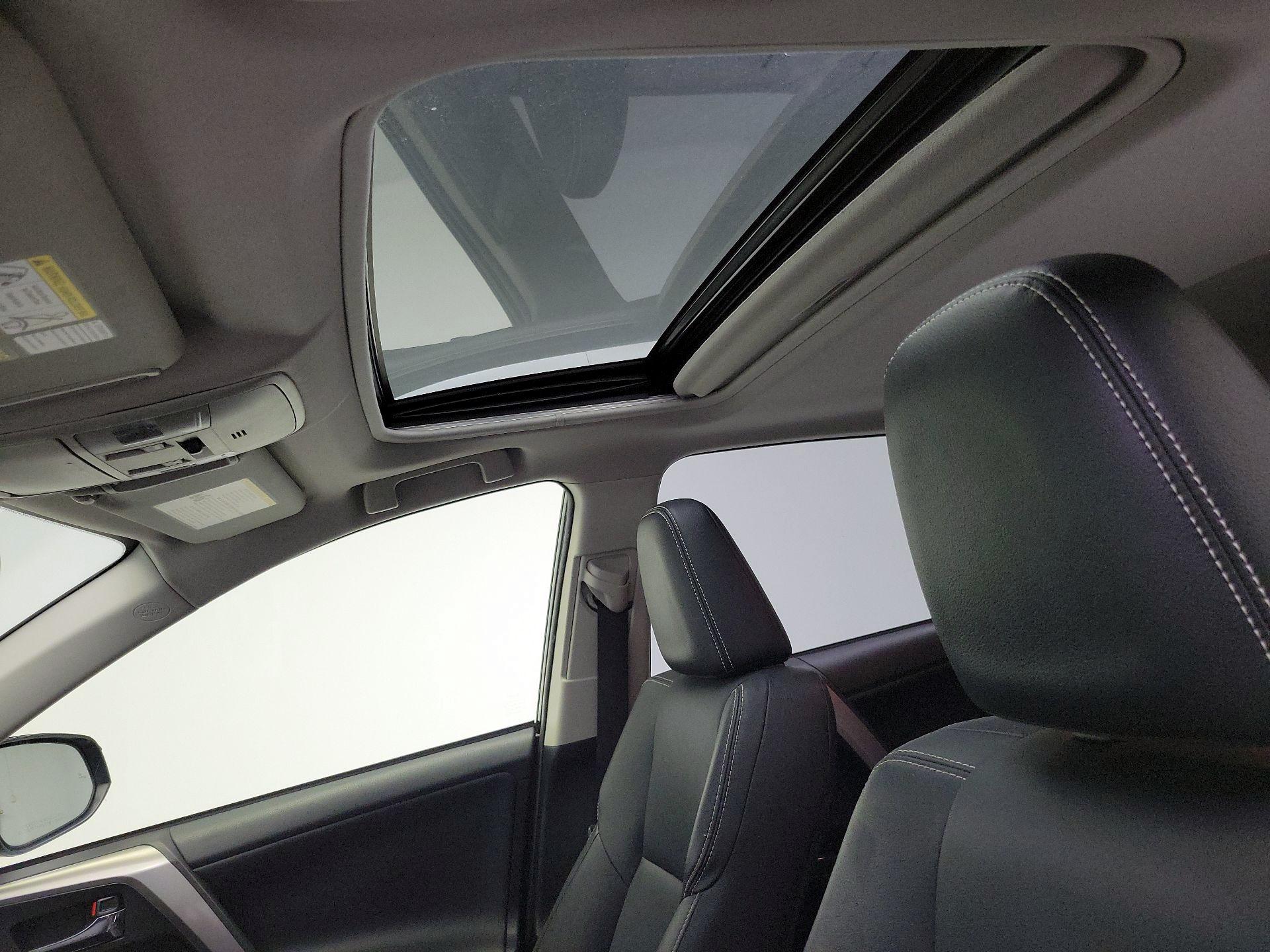 Thumbnail: 2016 Toyota RAV4 - 19