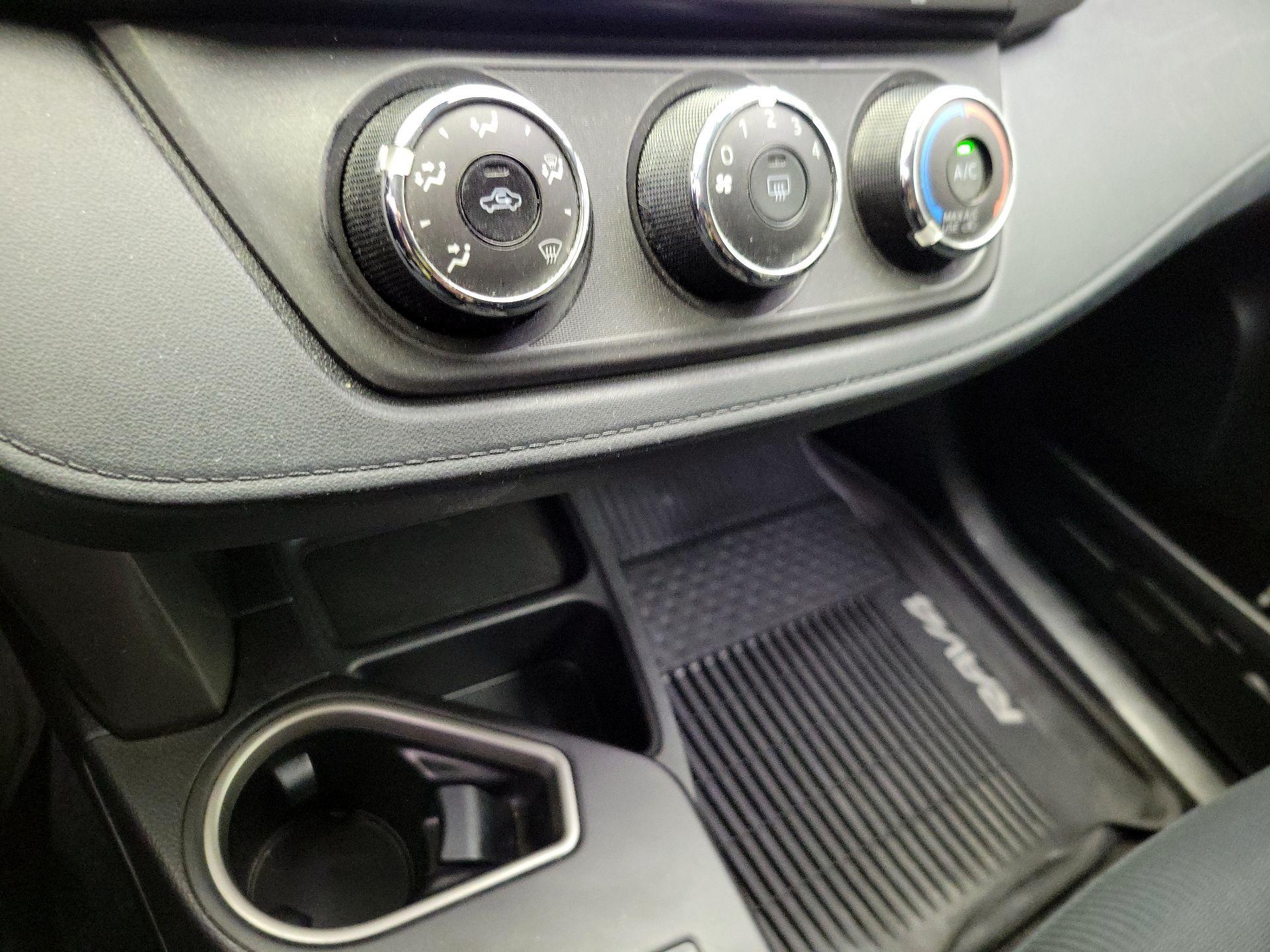 Thumbnail: 2018 Toyota RAV4 - 16