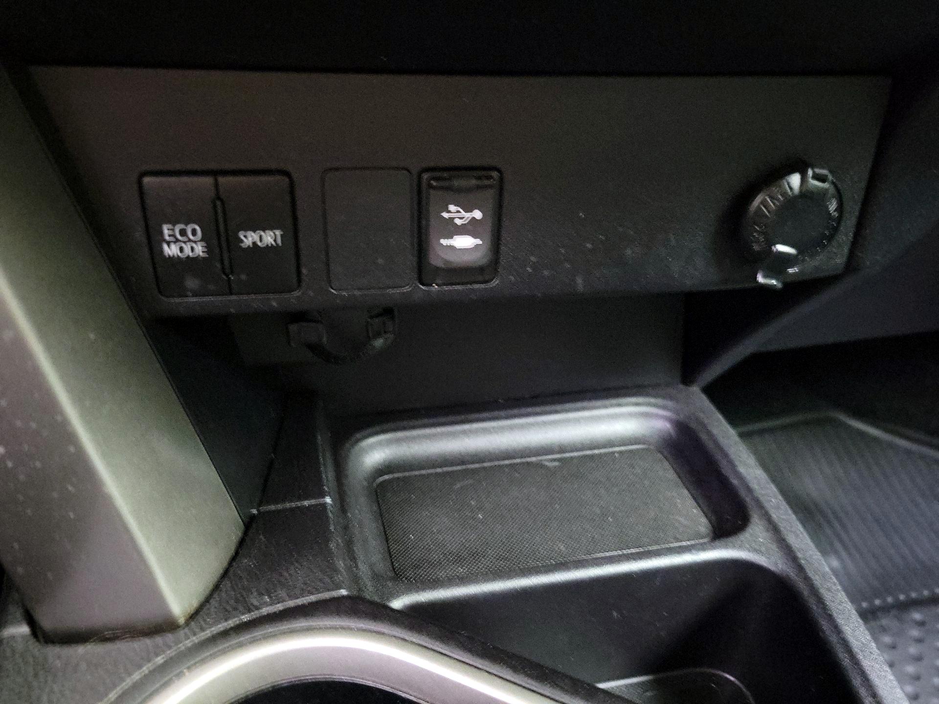 Thumbnail: 2018 Toyota RAV4 - 18