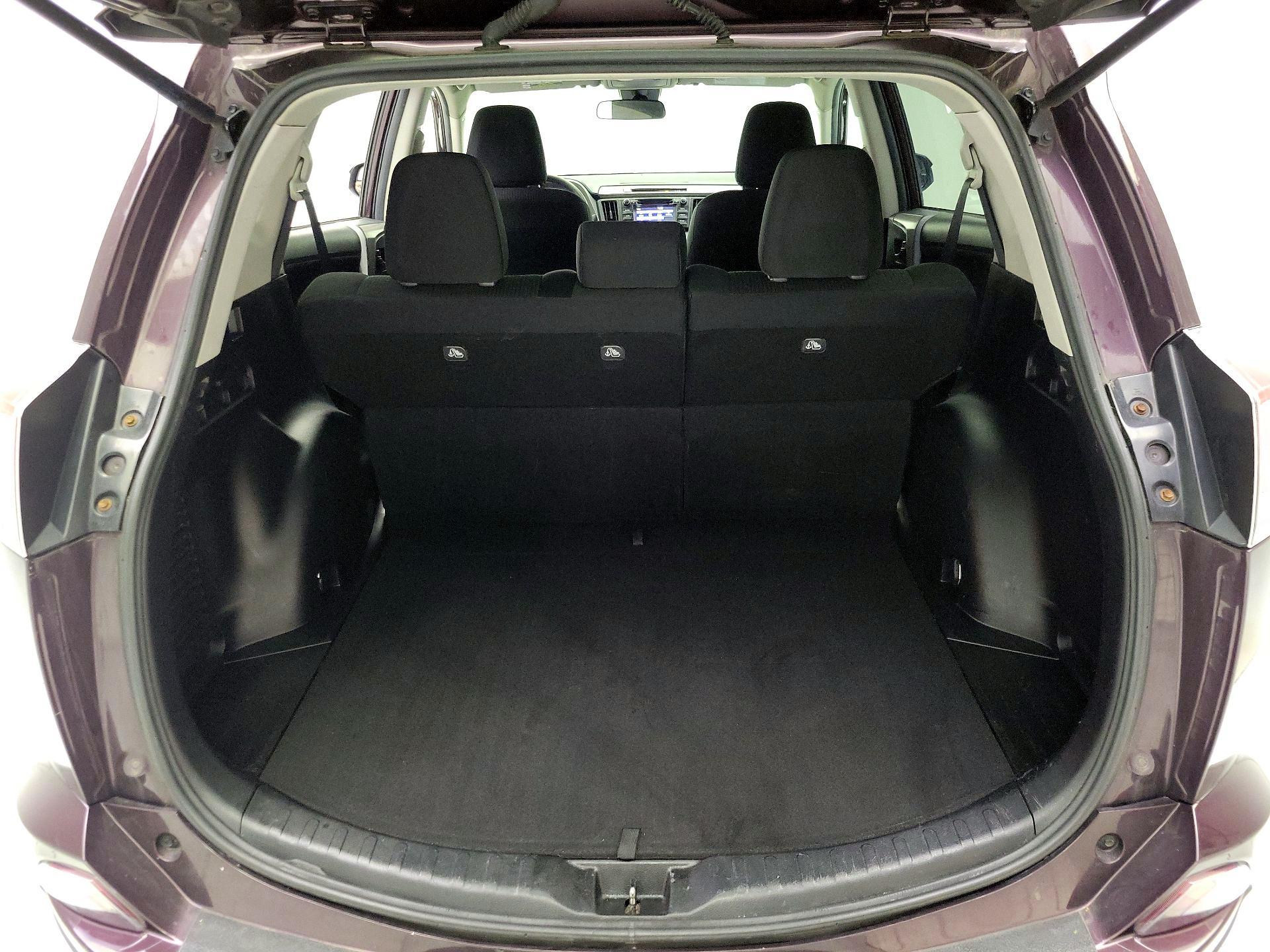 Thumbnail: 2018 Toyota RAV4 - 20