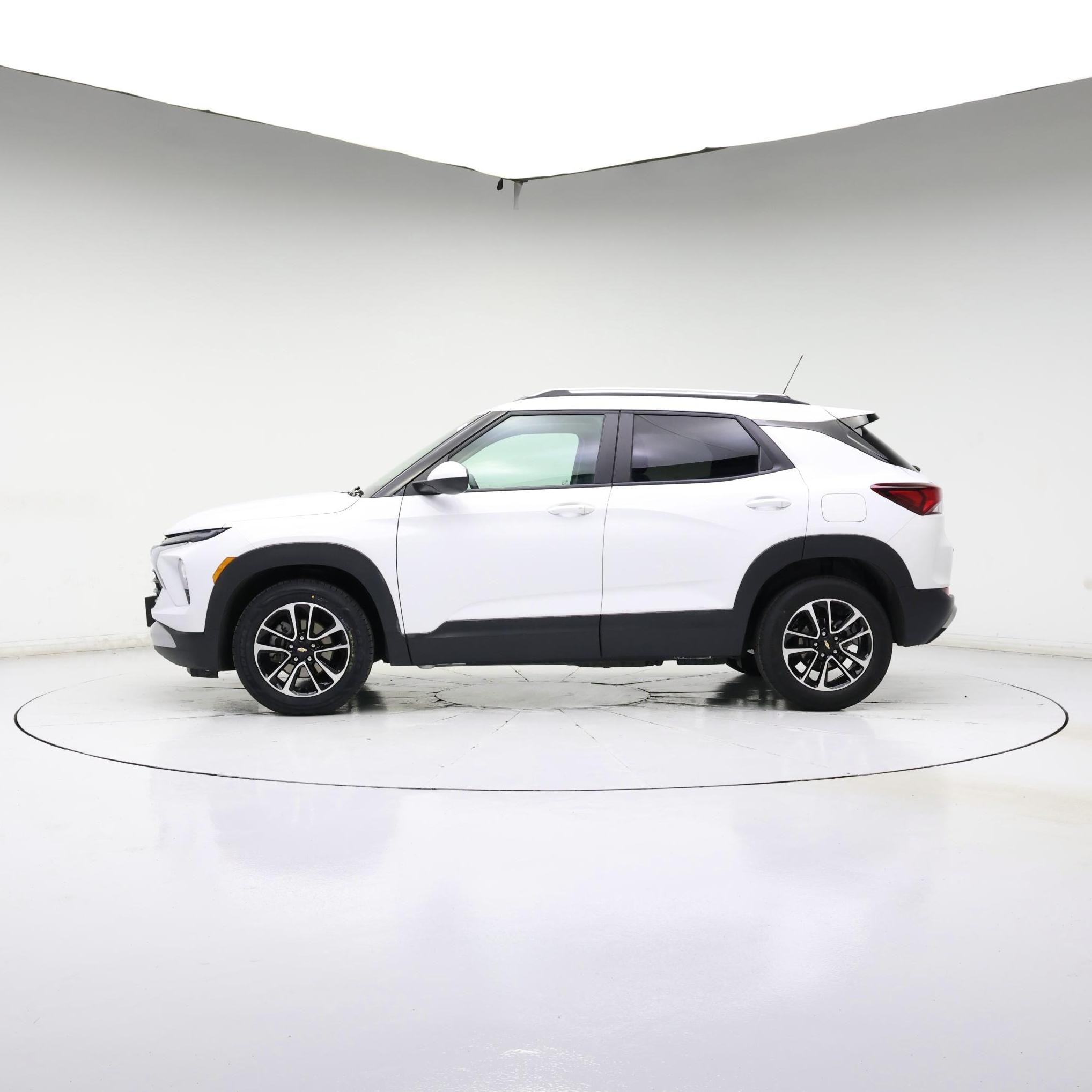 Thumbnail: 2024 Chevrolet TrailBlazer - 3