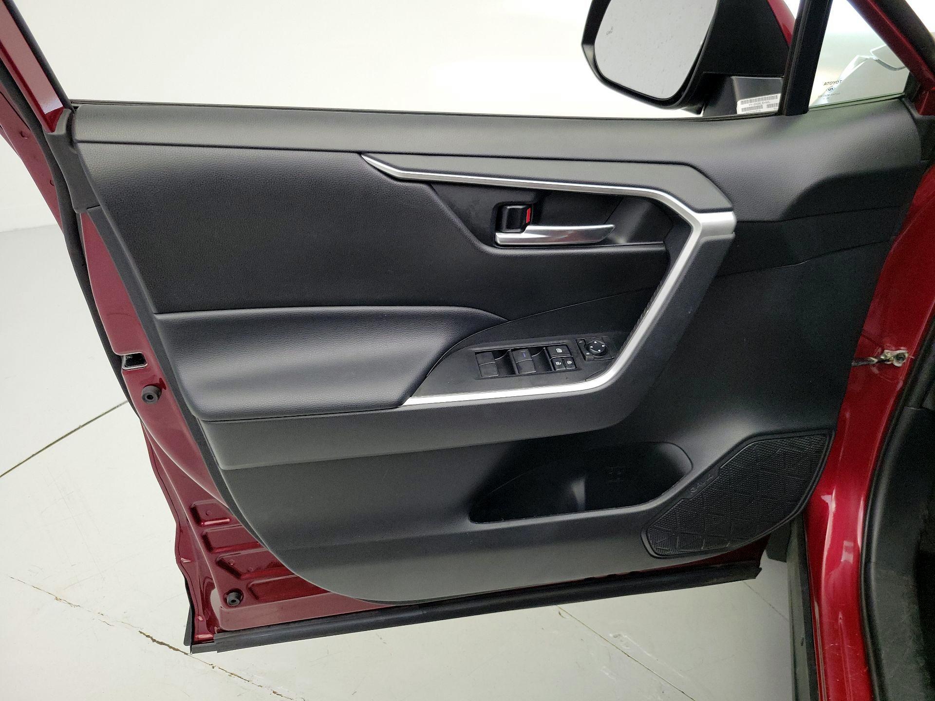 Thumbnail: 2021 Toyota RAV4 - 12