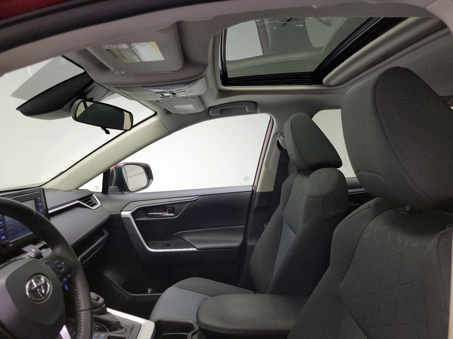 Thumbnail: 2021 Toyota RAV4 - 19