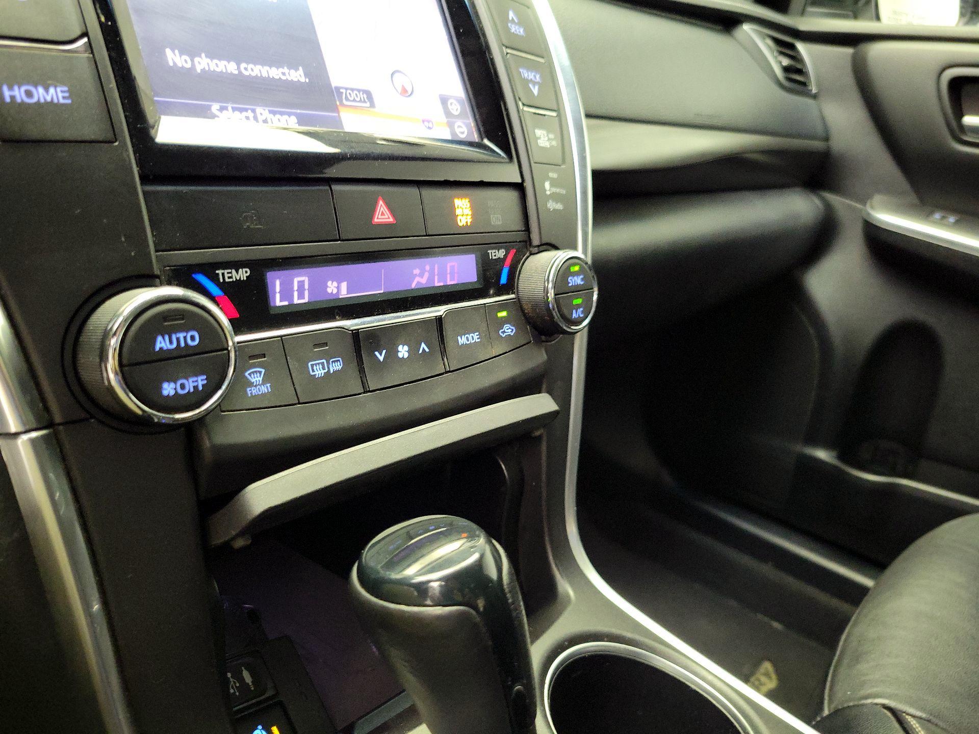 Thumbnail: 2015 Toyota Camry - 17