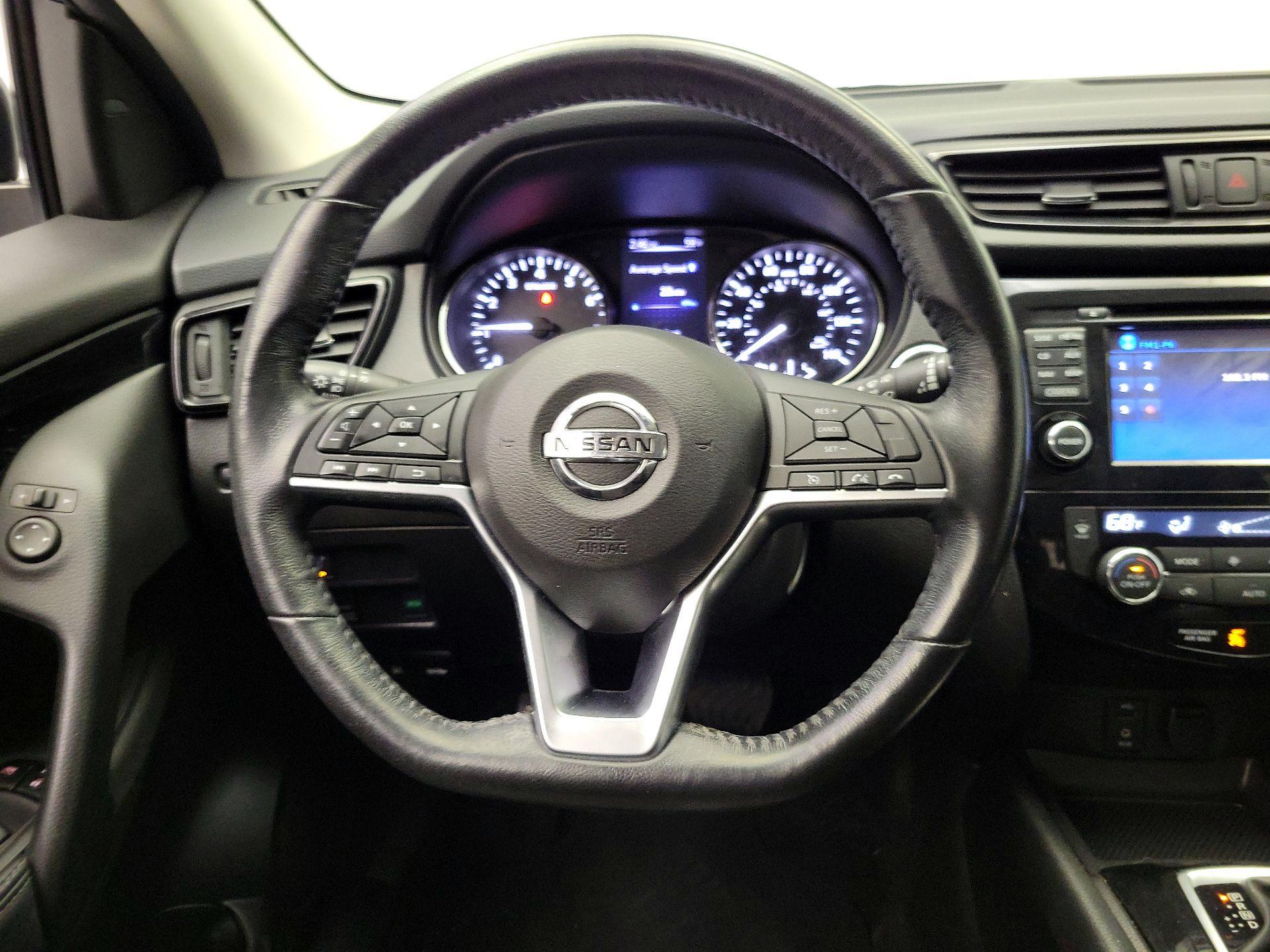 Thumbnail: 2017 Nissan Rogue Sport - 10