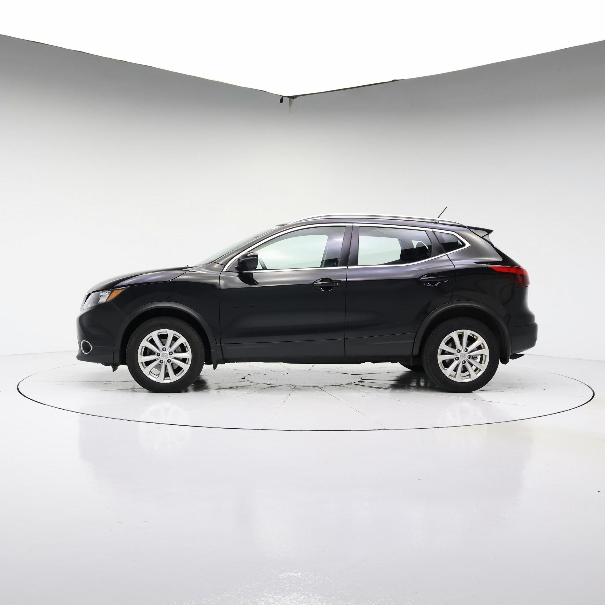 Thumbnail: 2017 Nissan Rogue Sport - 3