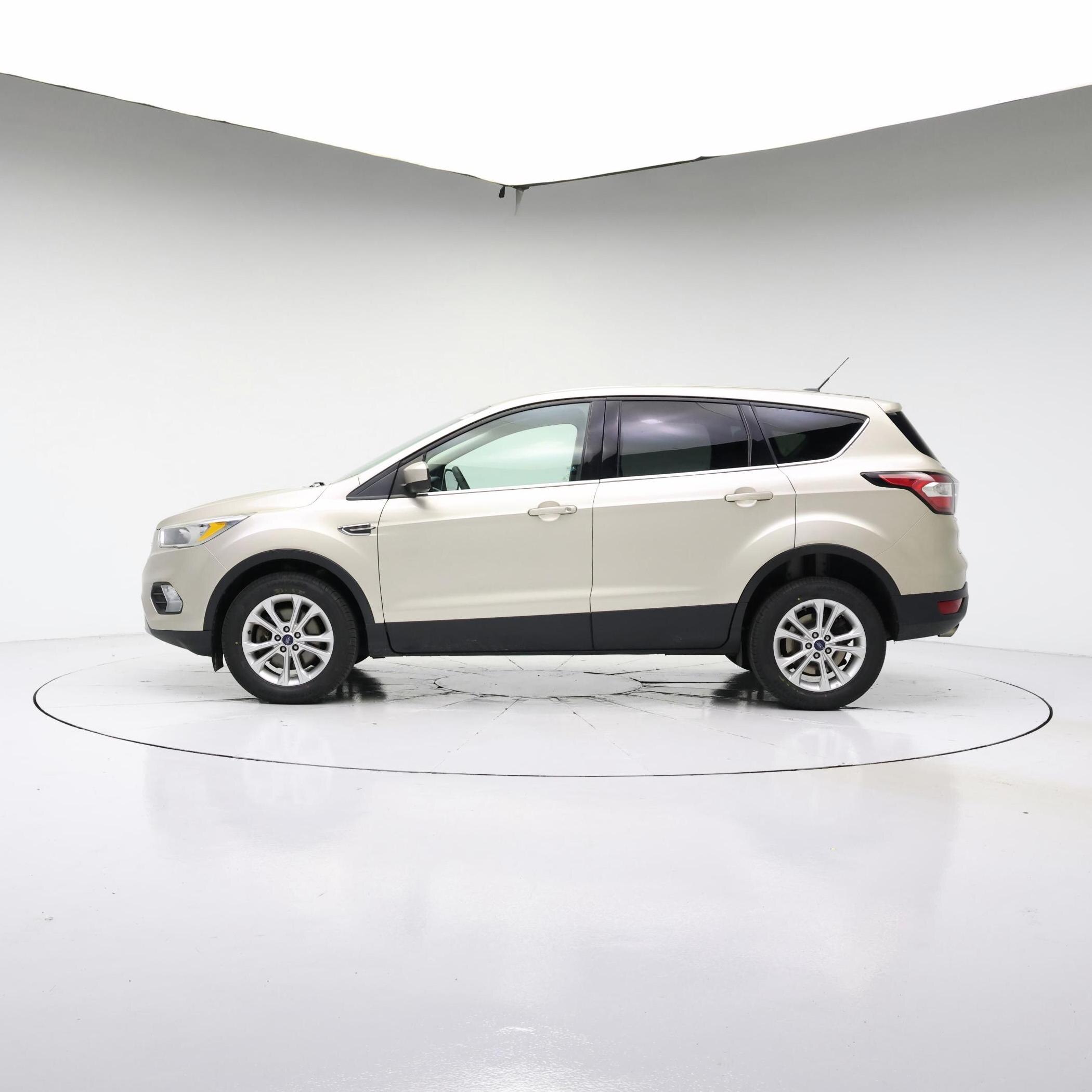 Thumbnail: 2017 Ford Escape - 3