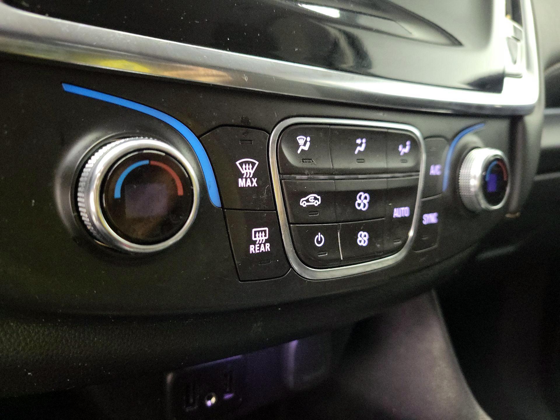 Thumbnail: 2021 Chevrolet Traverse - 16
