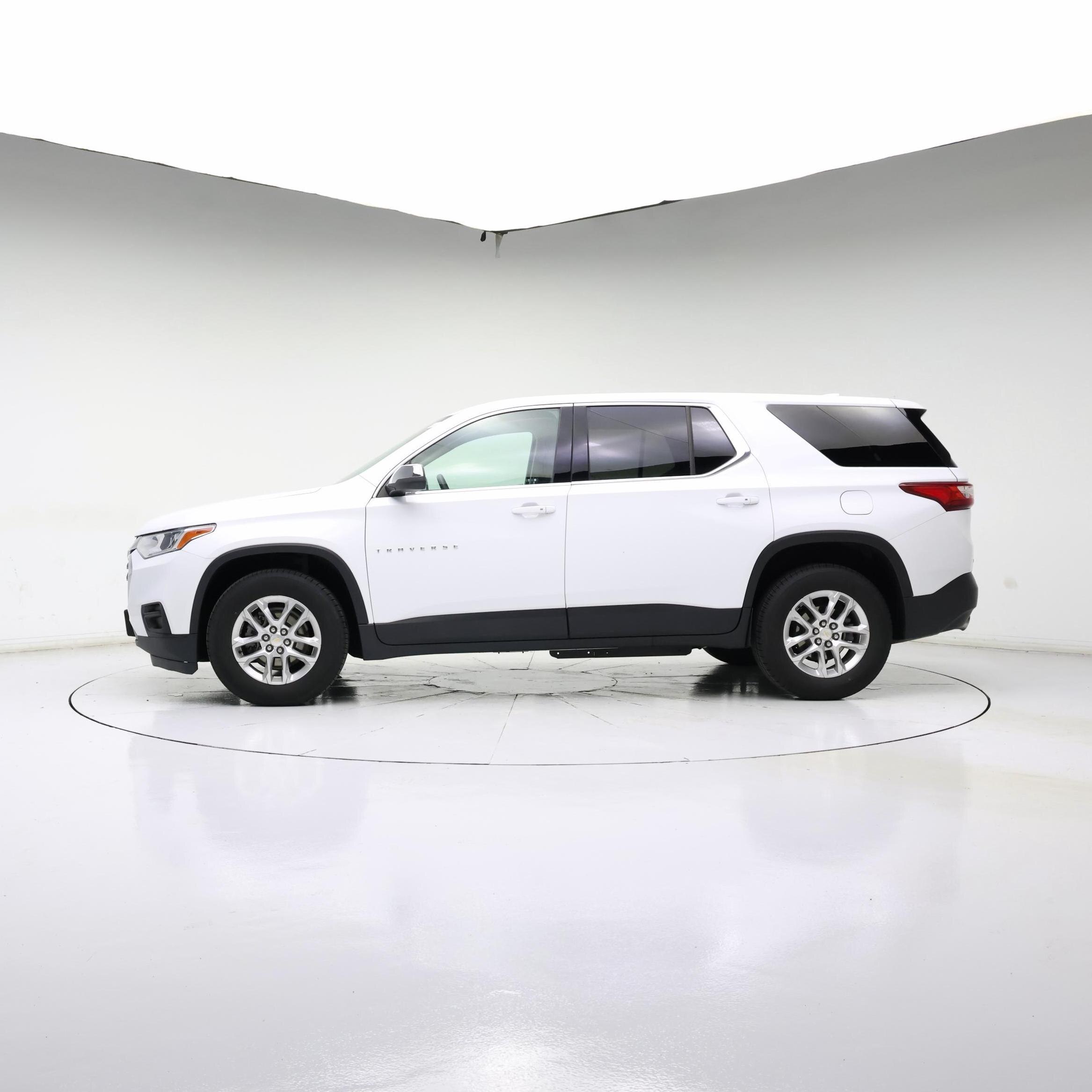 Thumbnail: 2021 Chevrolet Traverse - 3
